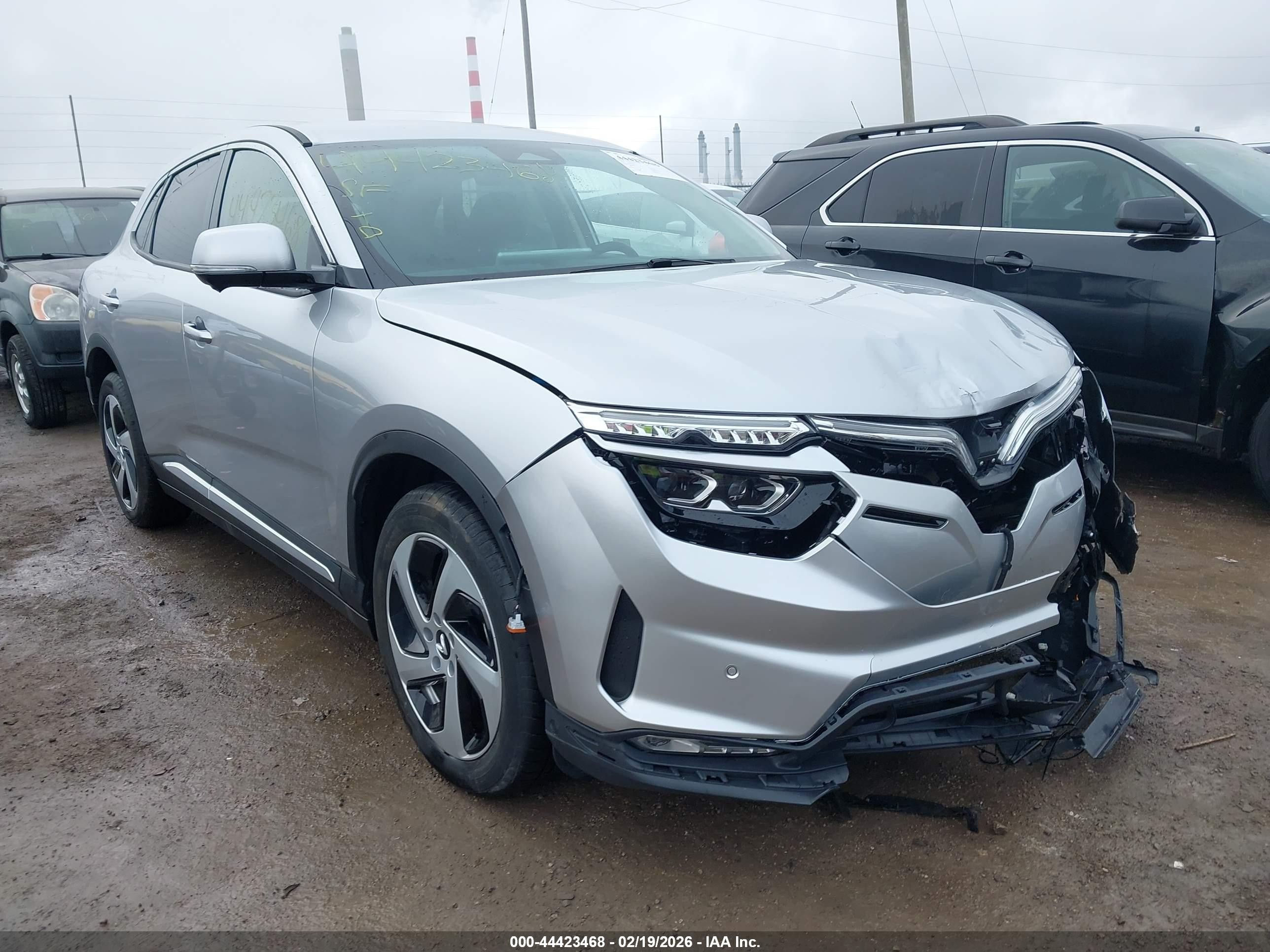2025 VinFast VF 8 Eco, VIN RLLV1AEB0SH011397 — Front end