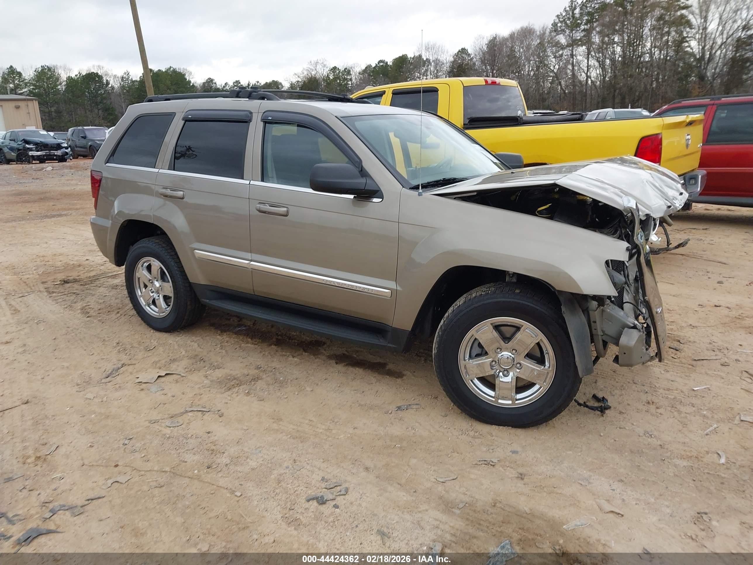 2005 Jeep Grand Cherokee Limited, VIN 1J8HR58205C618543 — Front end