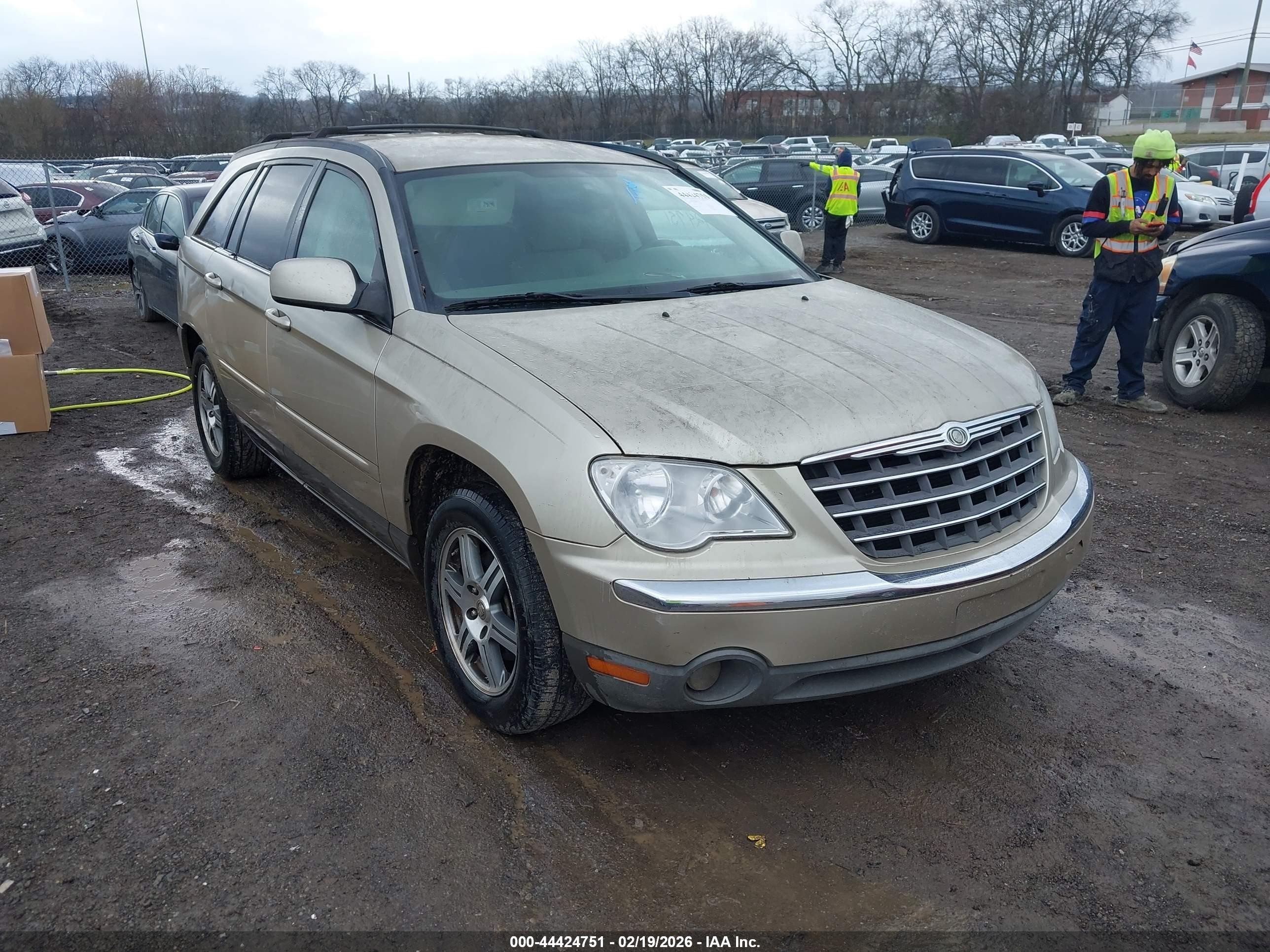2007 Chrysler Pacifica Touring, VIN 2A8GM68XX7R162802 — Rear end