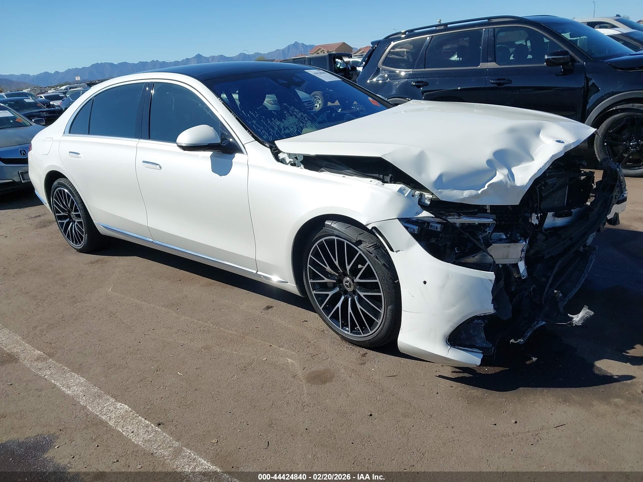 2022 Mercedes-Benz S 580, VIN W1K6G7GB8NA077227 — Front end