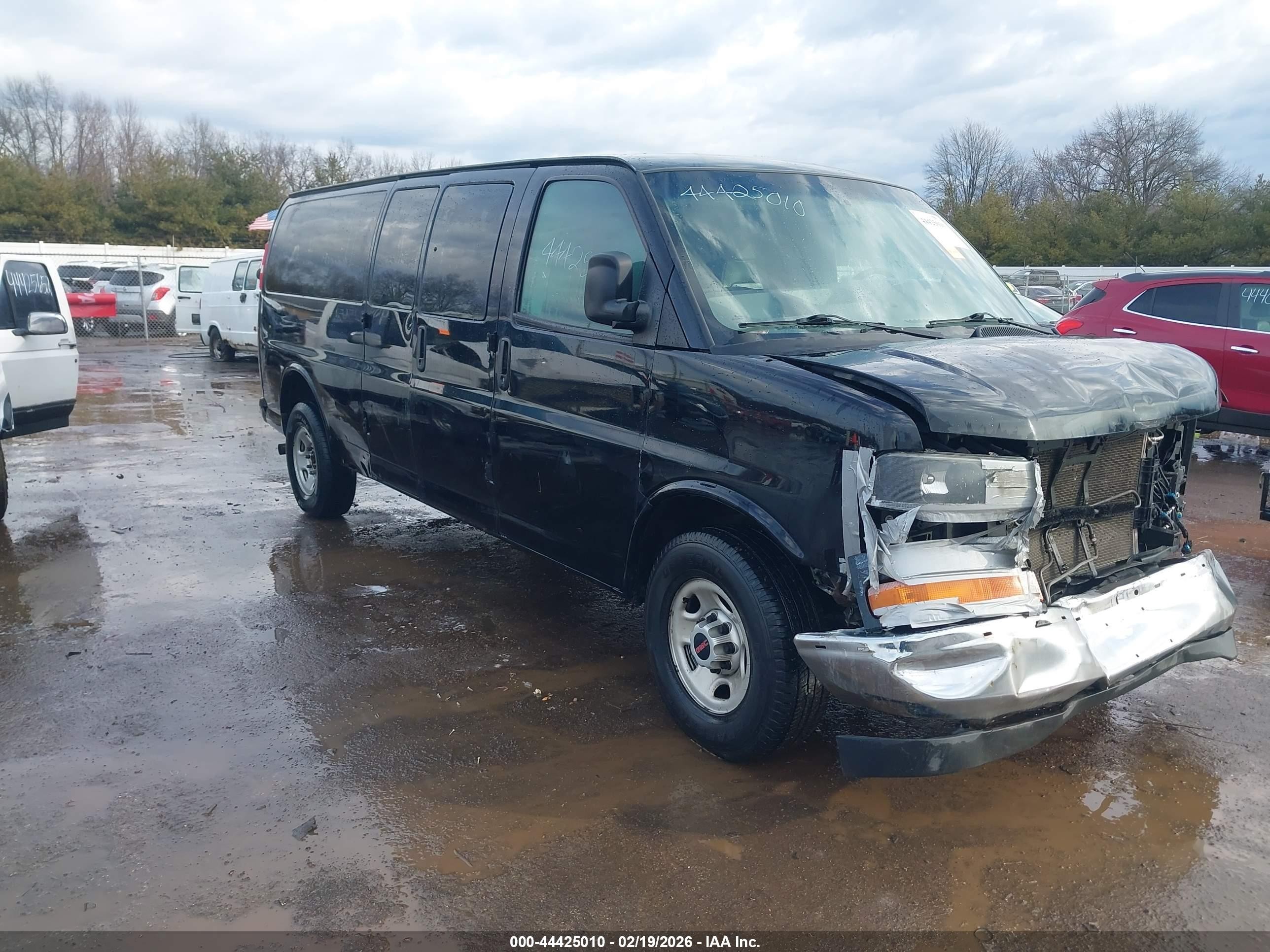 2017 GMC Savana Cargo, VIN 1GTW7BFF0H1237977 — Front end