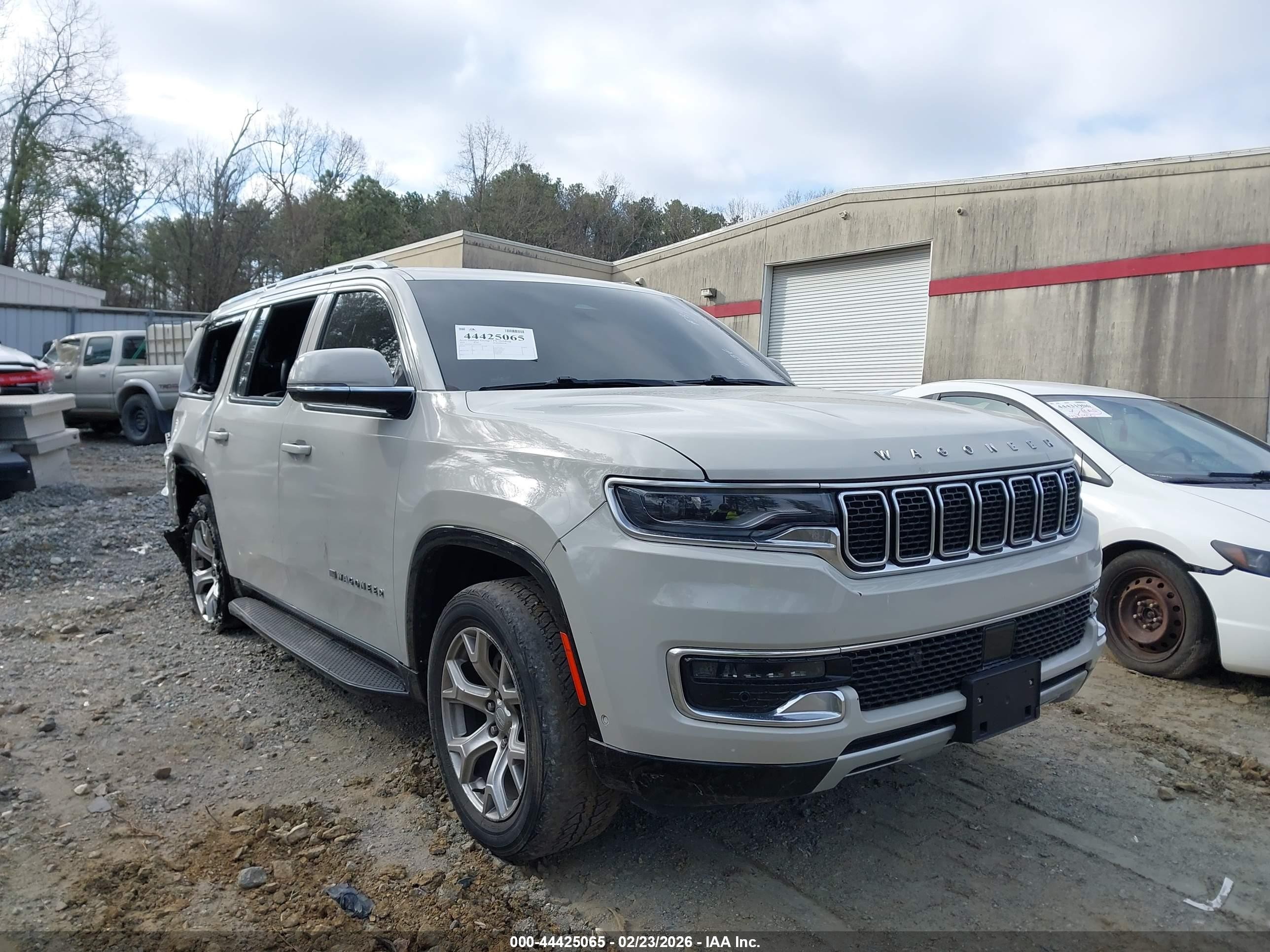 2022 Jeep Wagoneer Series II, VIN 1C4SJVBT1NS137034 — Rear end