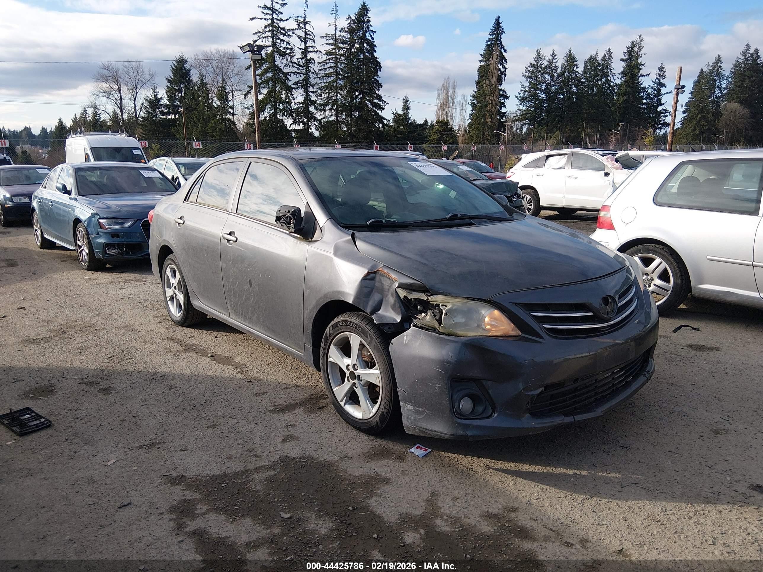 2013 Toyota Corolla LE, VIN 2T1BU4EE0DC928802 — Front end