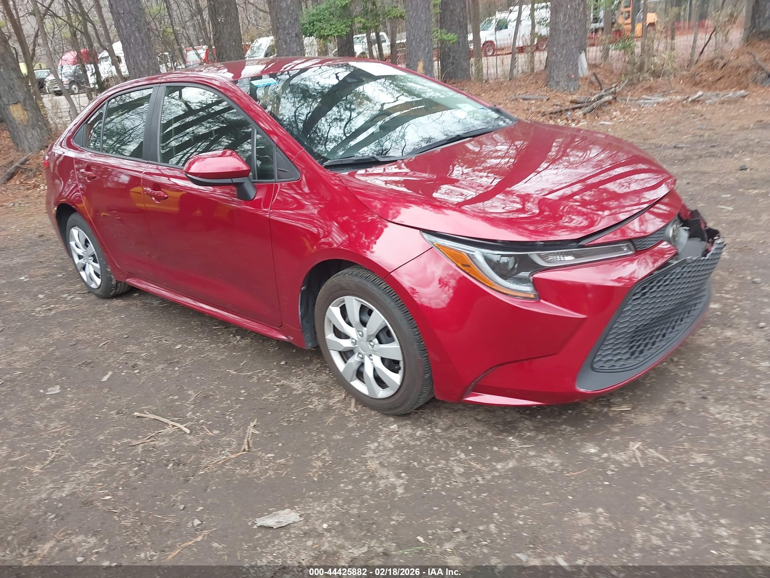 2022 Toyota Corolla LE, VIN JTDEPMAEXNJ222808 — Front end