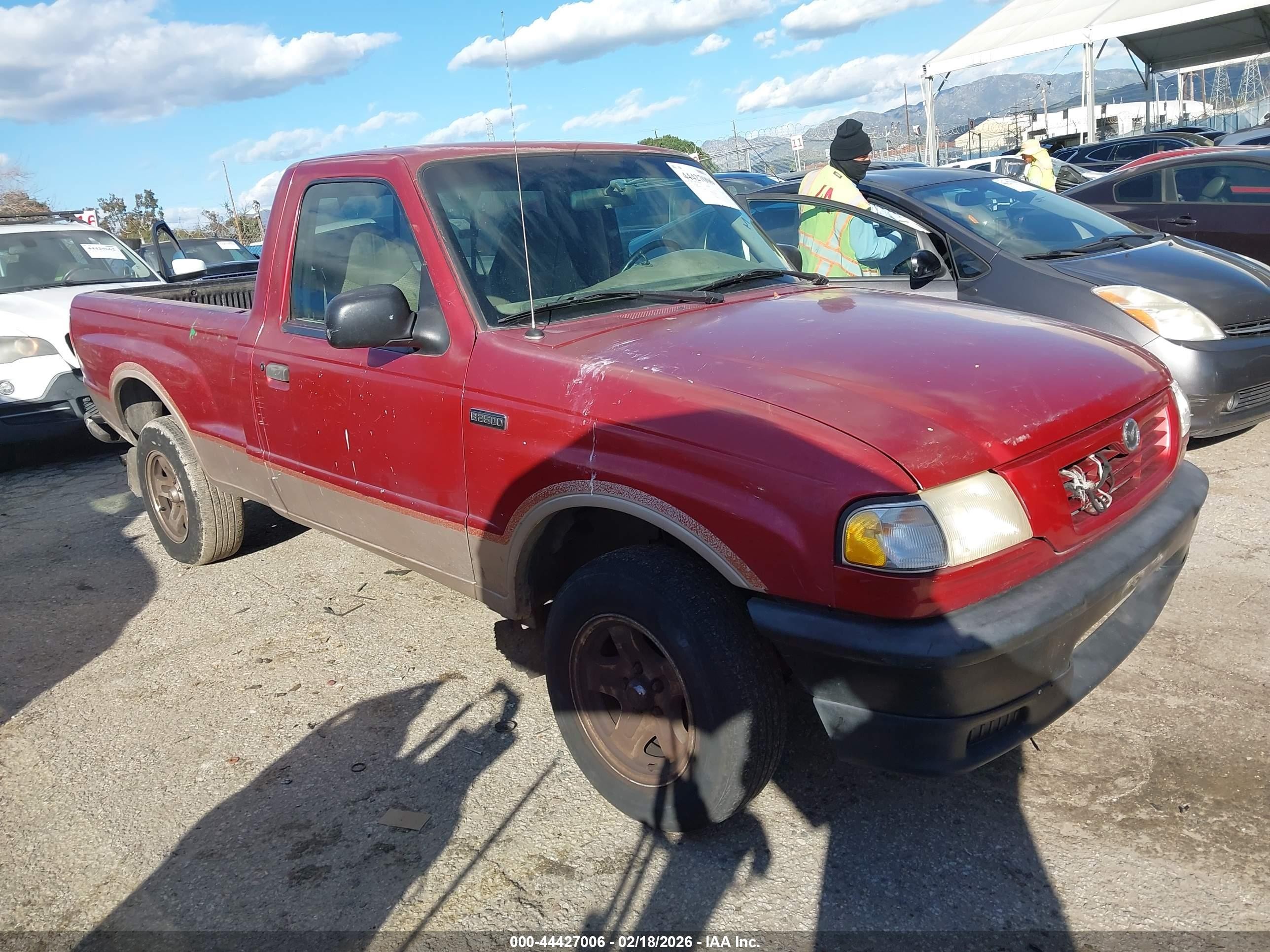 1998 Mazda B-Series SX, VIN 4F4YR12C8WTM18911 — Зад