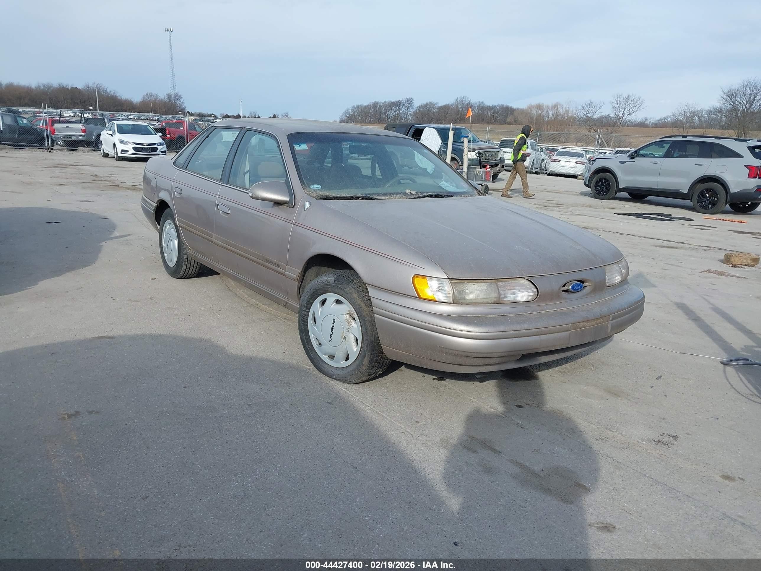 1994 Ford Taurus GL, VIN 1FALP52U8RG179047 — Rear end