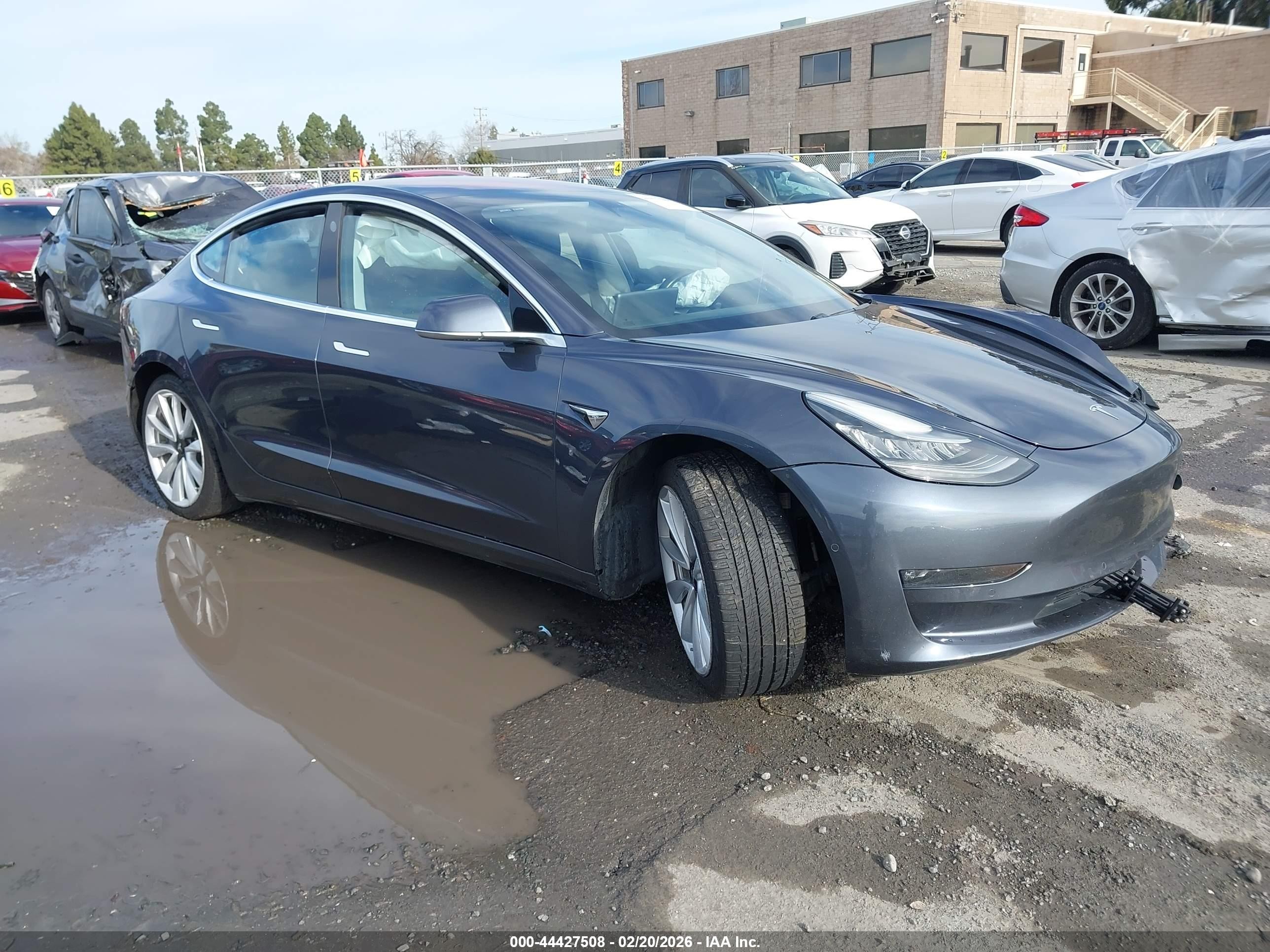 2017 Tesla Model 3 Standard, VIN 5YJ3E1EA7HF001732 — Бок