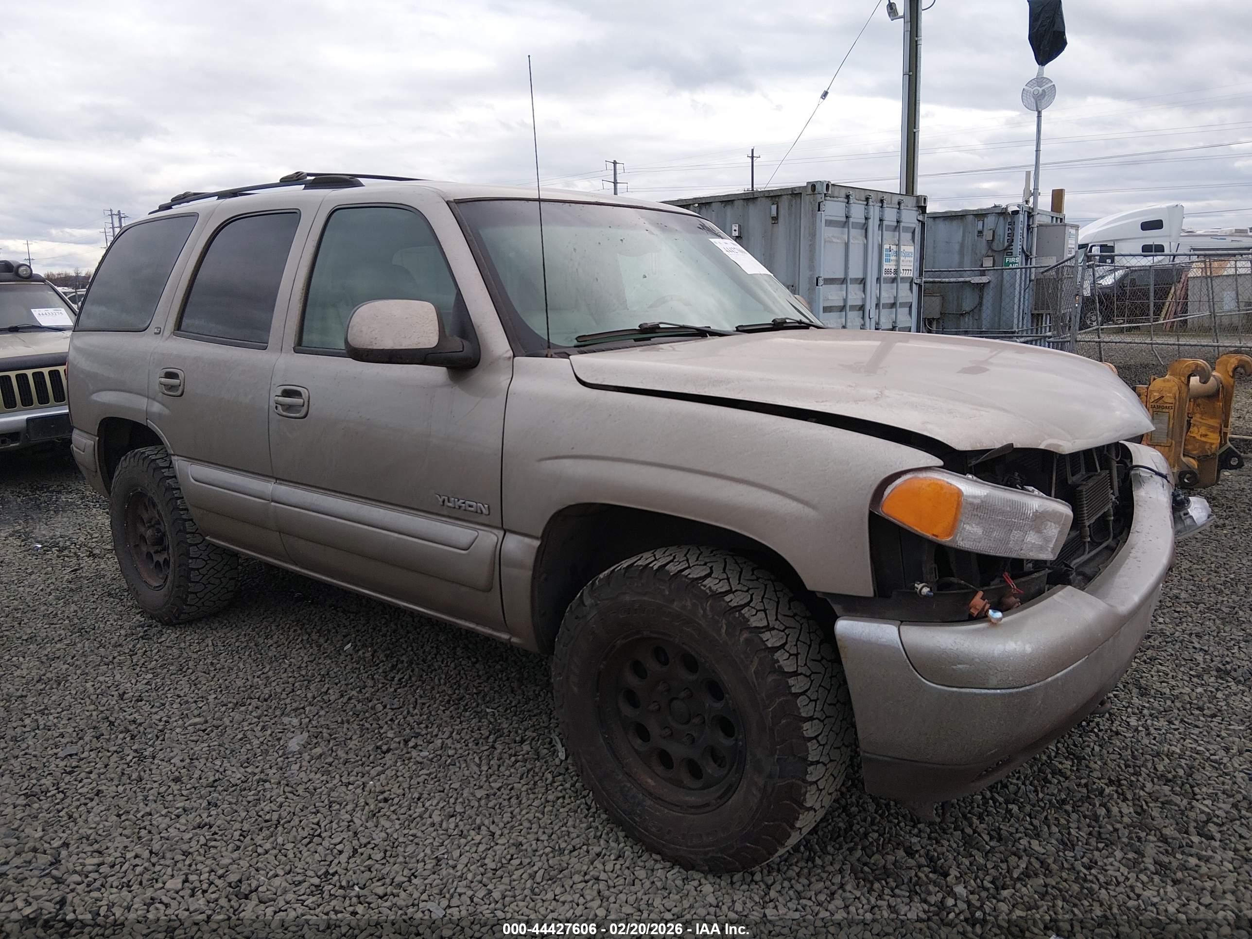 2000 GMC Yukon SLT, VIN 1GKEK13T2YJ128035 — Front end