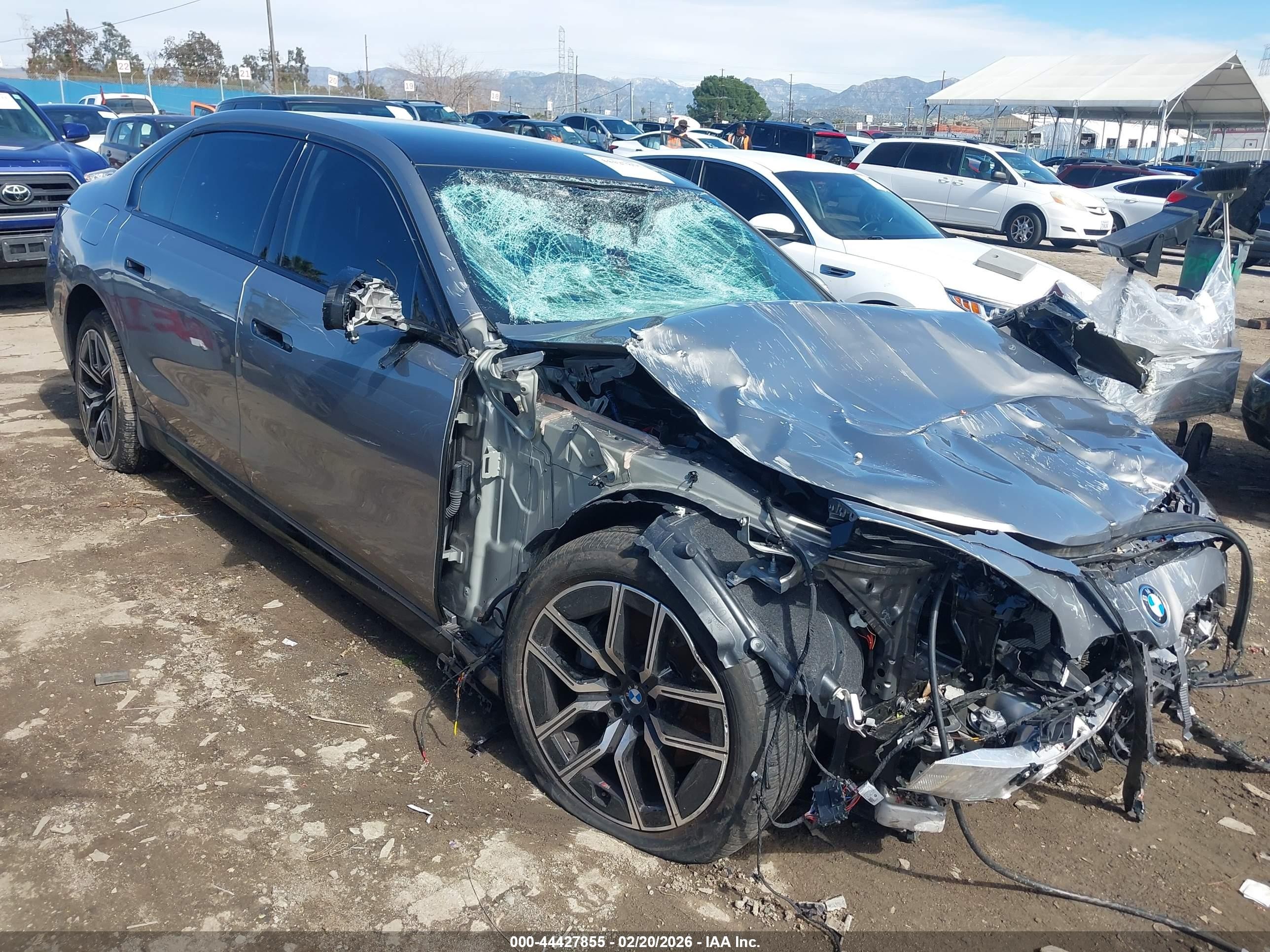 2024 BMW i7 xDrive60, VIN WBY53EJ0XRCP46331 — Перед