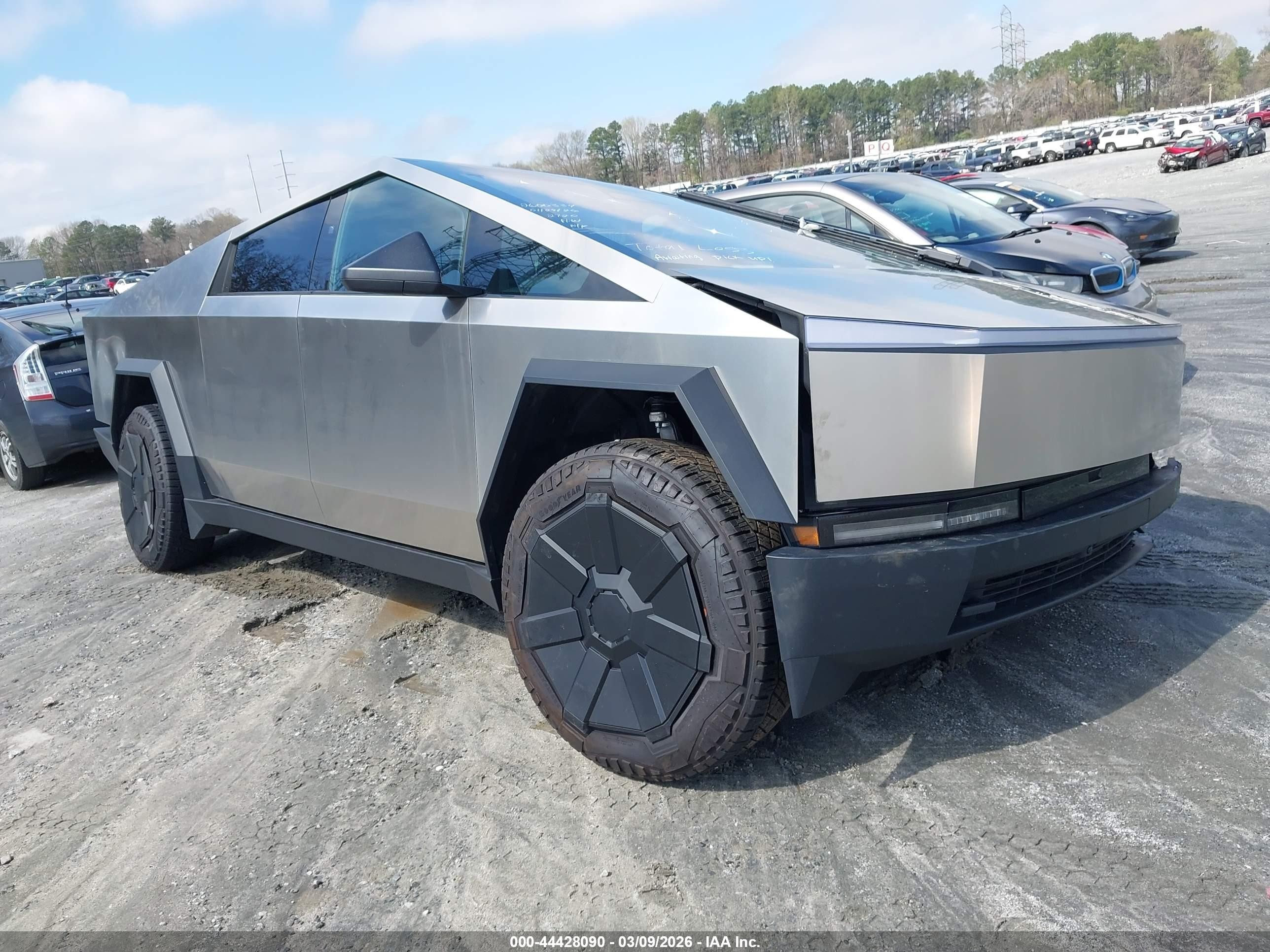 2024 Tesla Cybertruck Cyberbeast, VIN 7G2CEHEE3RA052720 — Front end