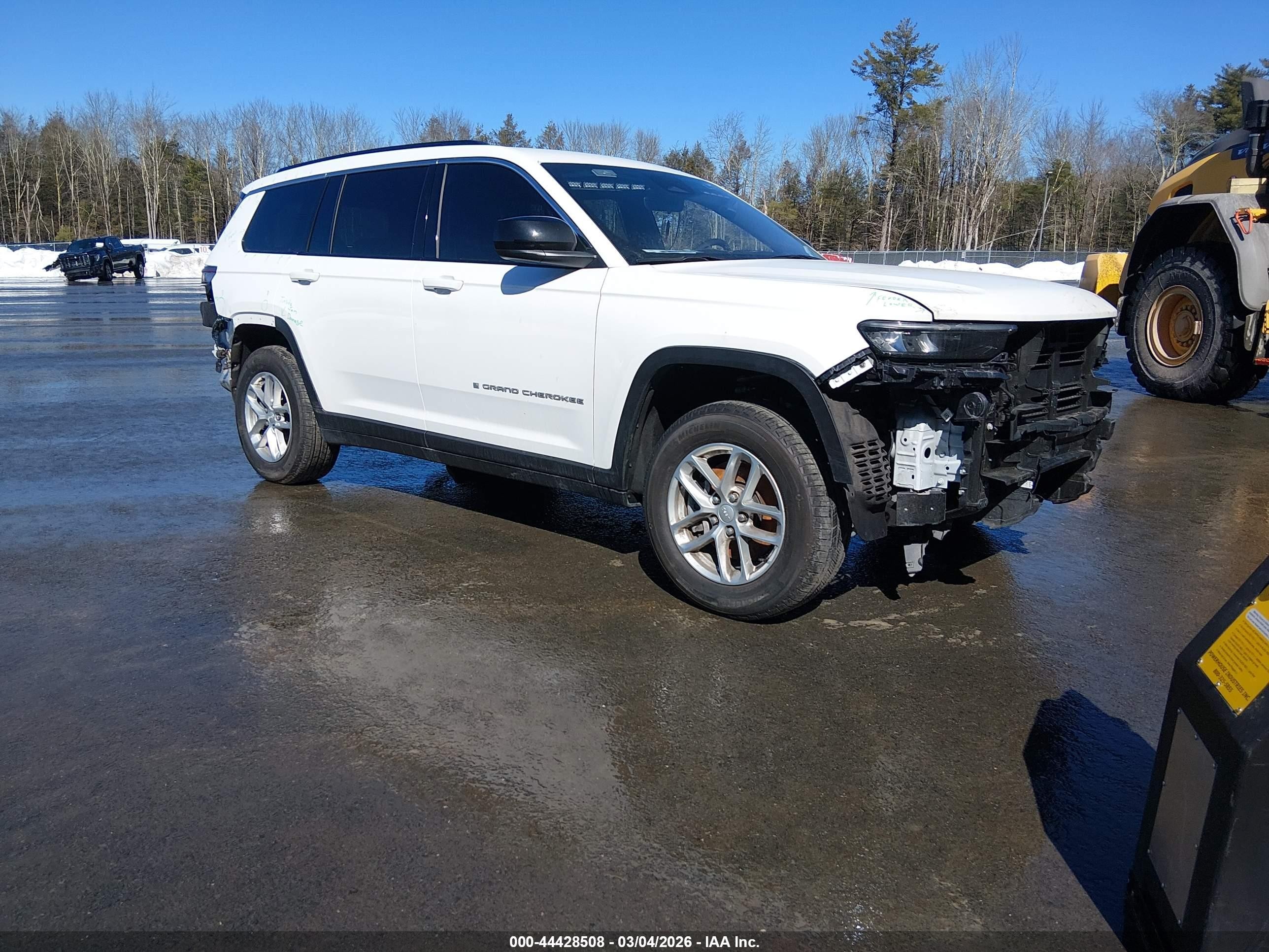 2025 Jeep Grand Cherokee Altitude X, VIN 1C4RJKAG5S8651432 — Front end