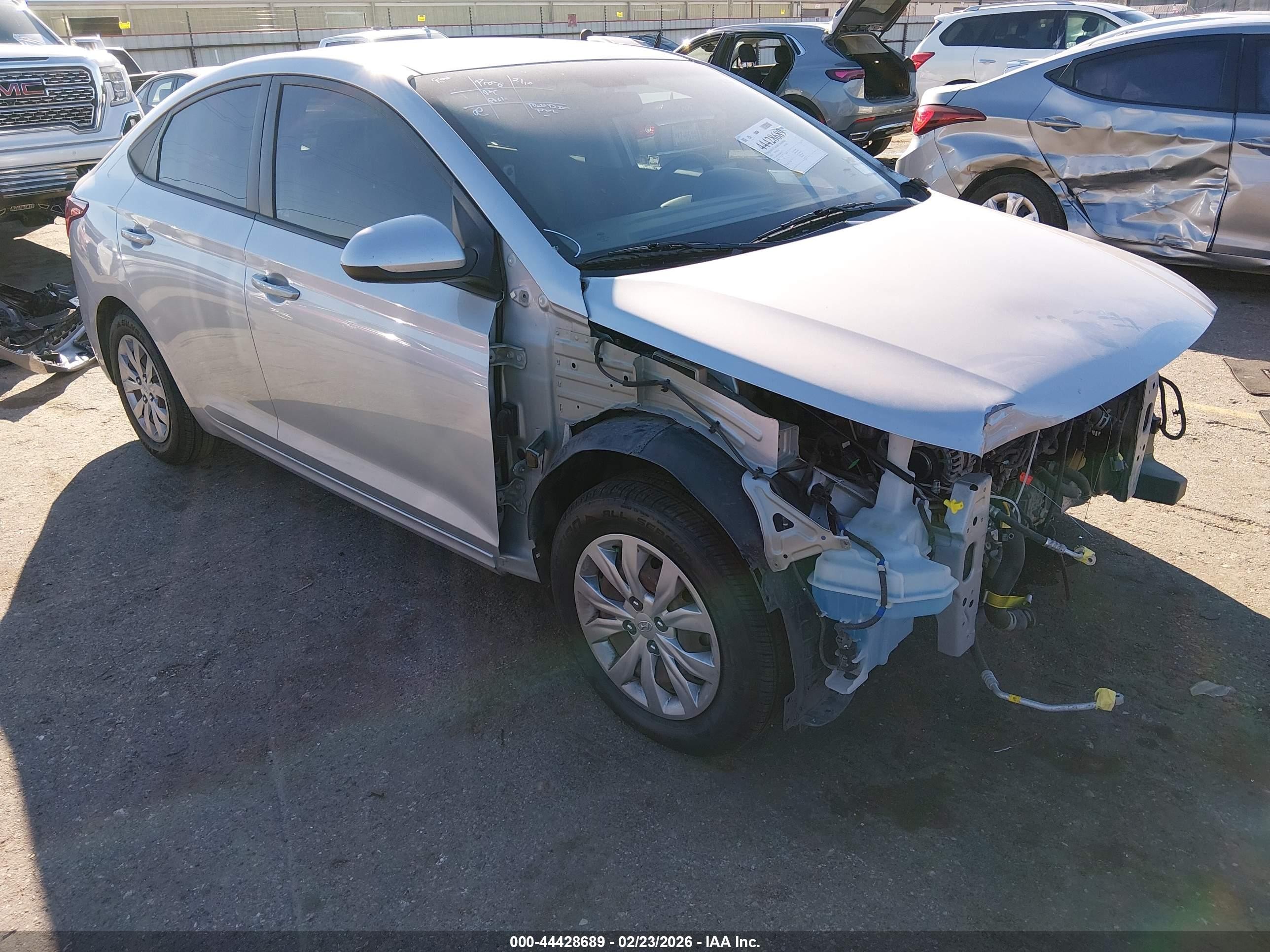 2020 Hyundai Accent SE, VIN 3KPC24A69LE092352 — Front end