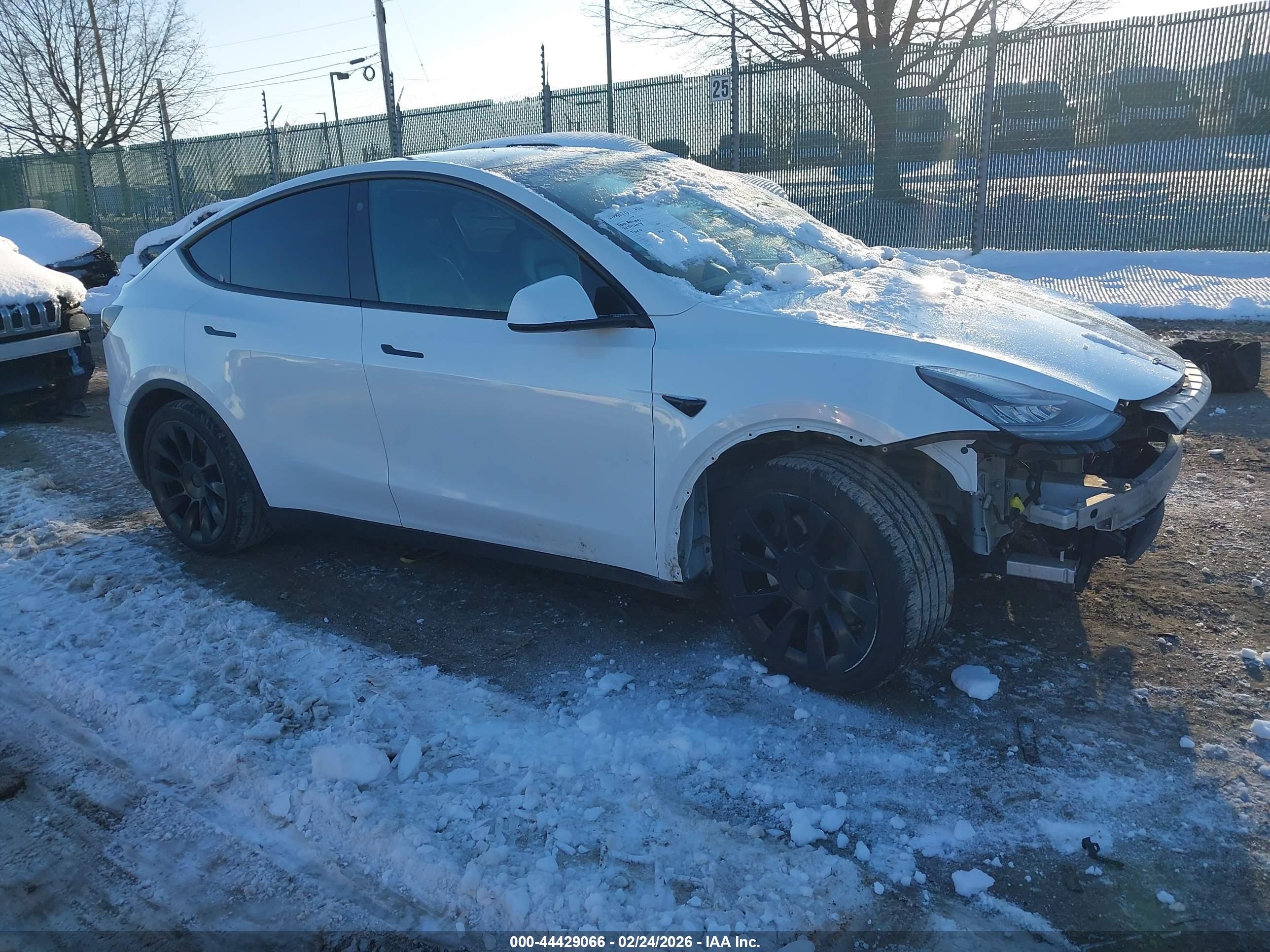 2021 Tesla Model Y Long Range, VIN 5YJYGAEE6MF180357 — All over