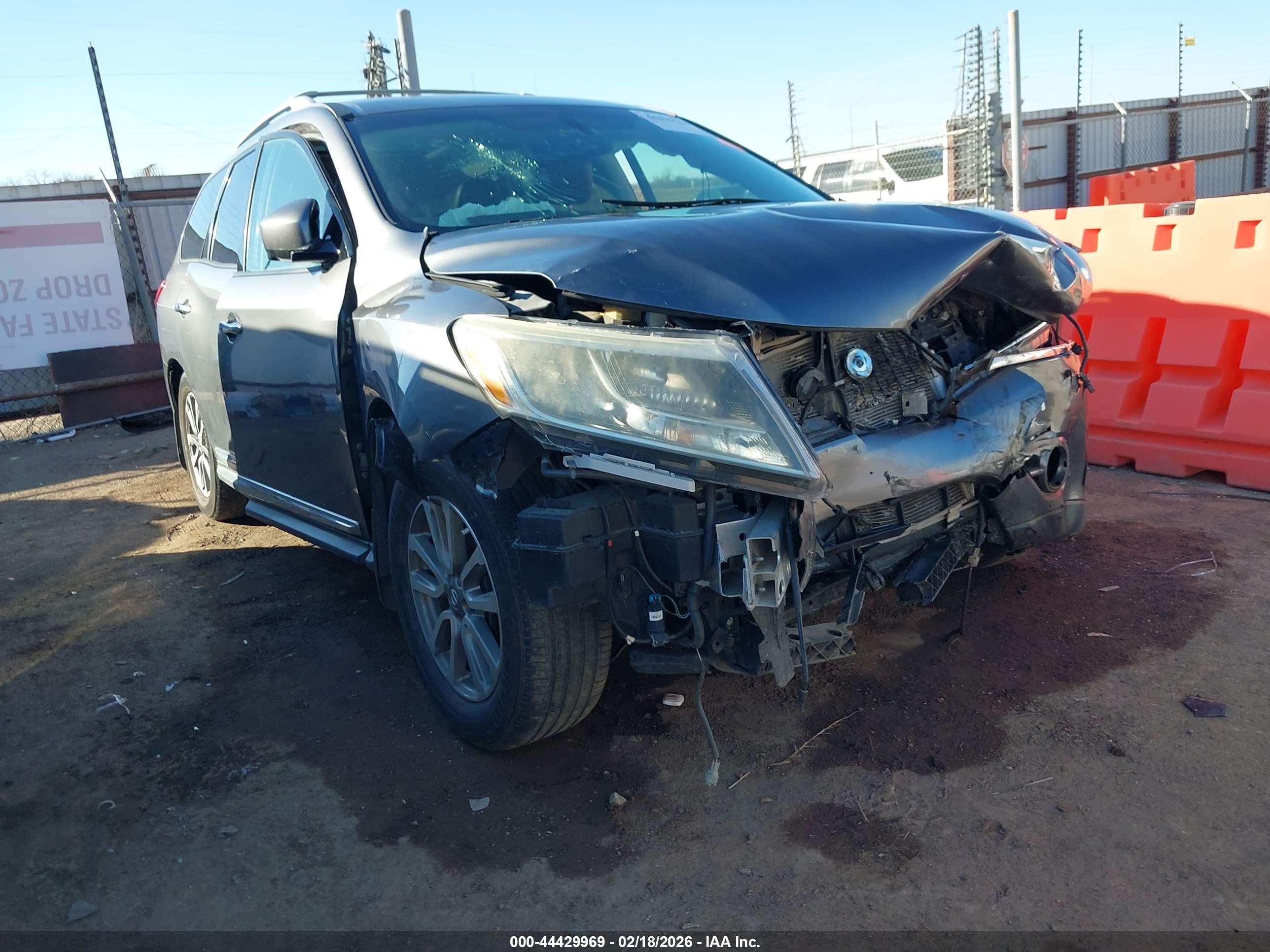2015 Nissan Pathfinder SL, VIN 5N1AR2MN2FC602672 — Front end