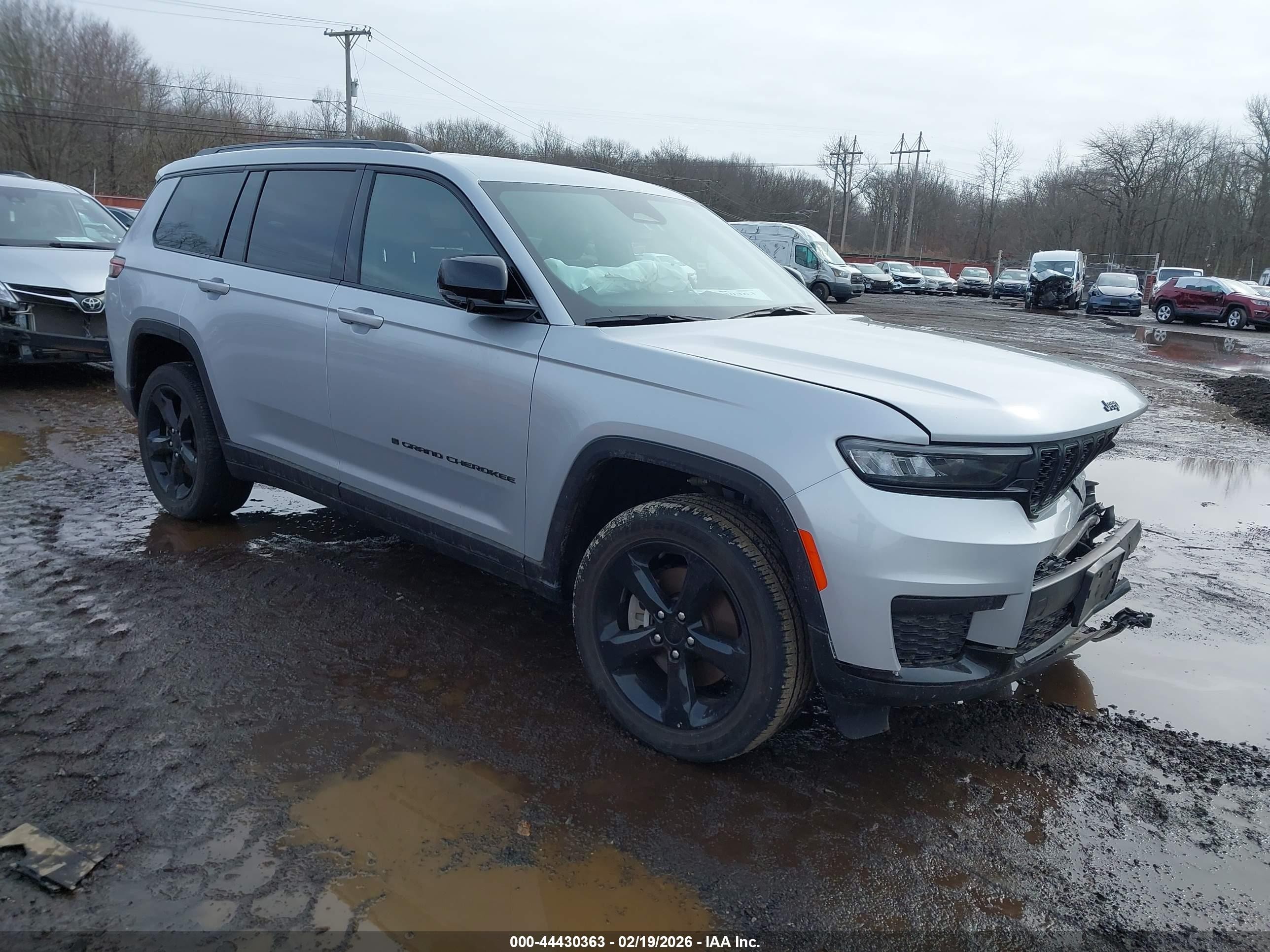 2023 Jeep Grand Cherokee Laredo, VIN 1C4RJKAG1P8885705 — Front end