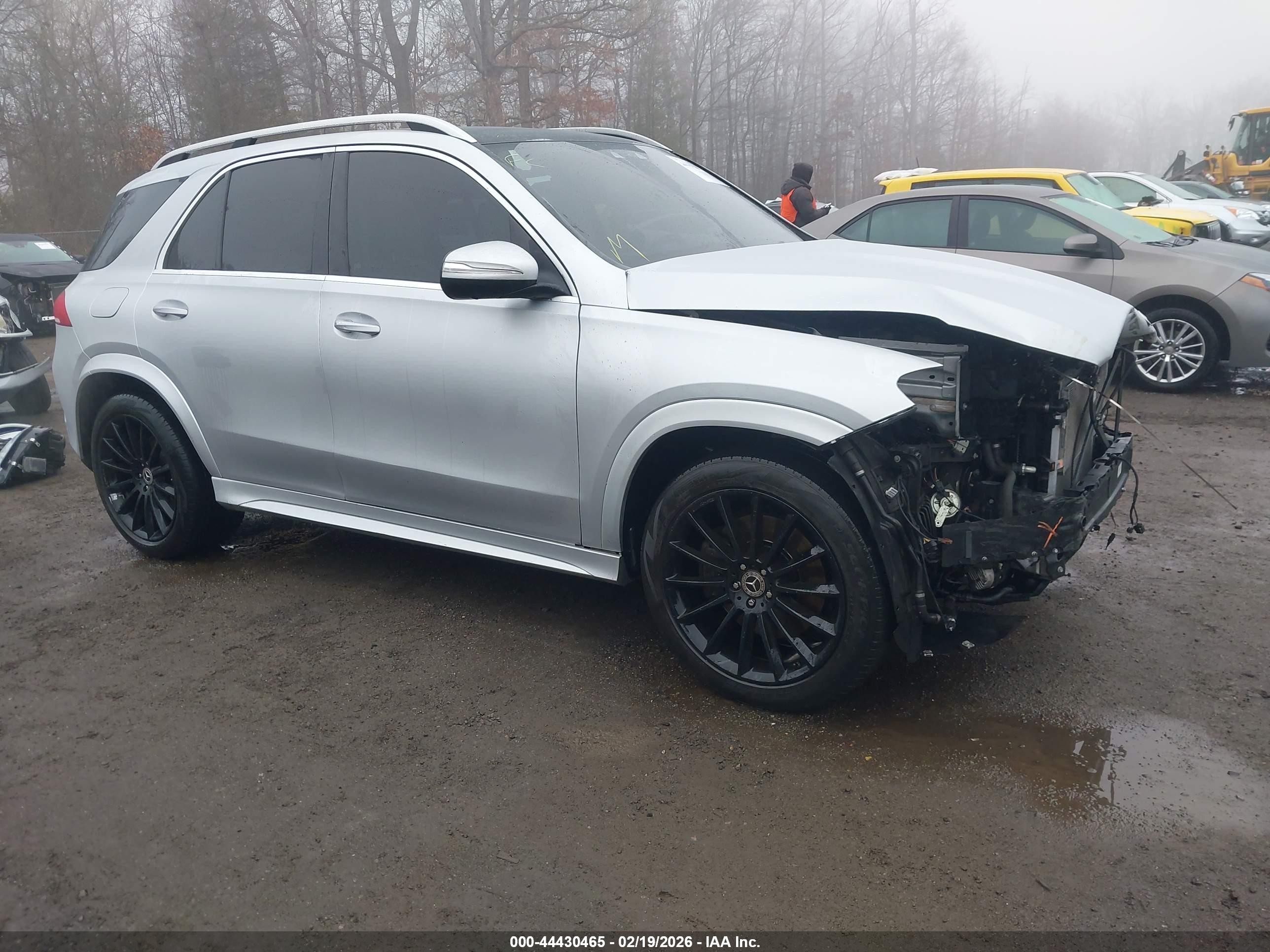 2020 Mercedes-Benz GLE 450, VIN 4JGFB5KB5LA218655 — Front end