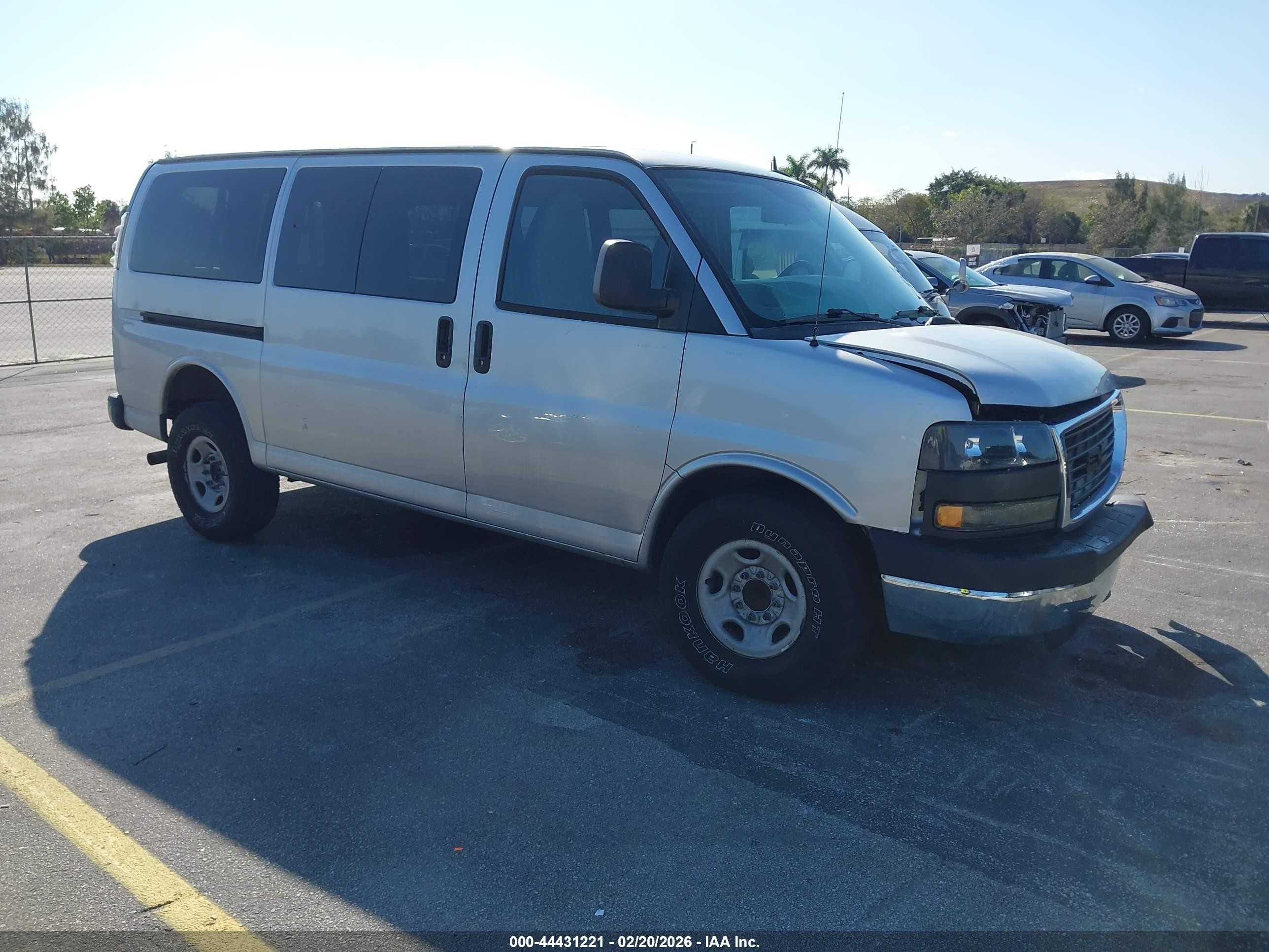2014 GMC Savana, VIN 1GKZ7YFG7E1144138 — Side