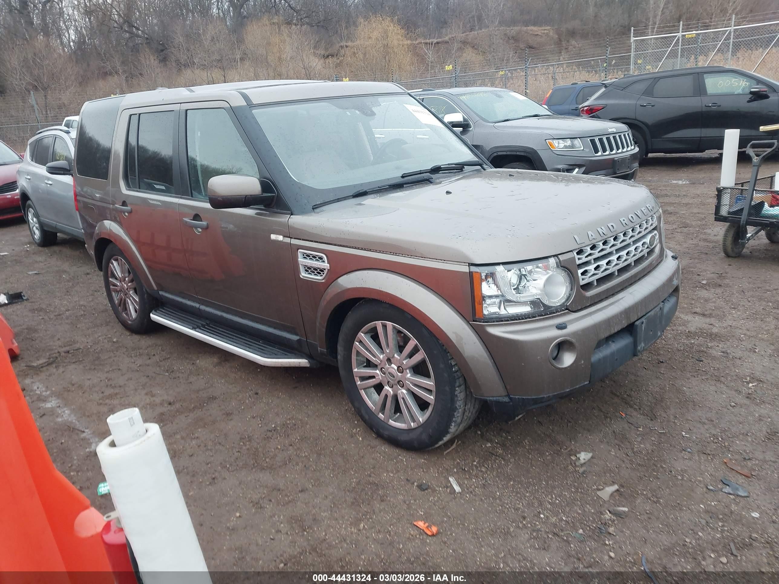 2012 Land Rover LR4 HSE, VIN SALAG2D46CA615880 — Side