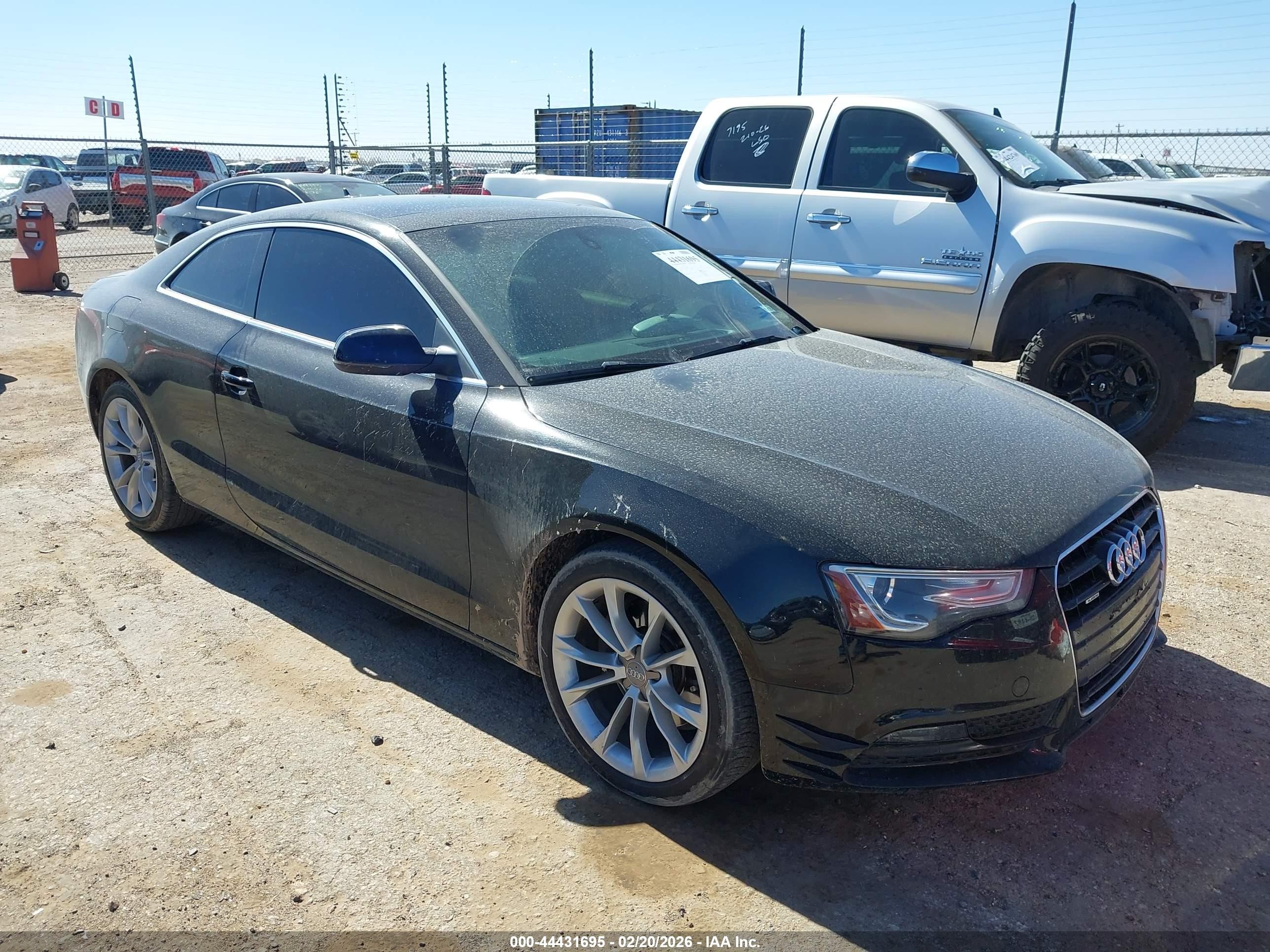 2014 Audi A5 Premium, VIN WAUCFAFR6EA048110 — Пожар в салоне
