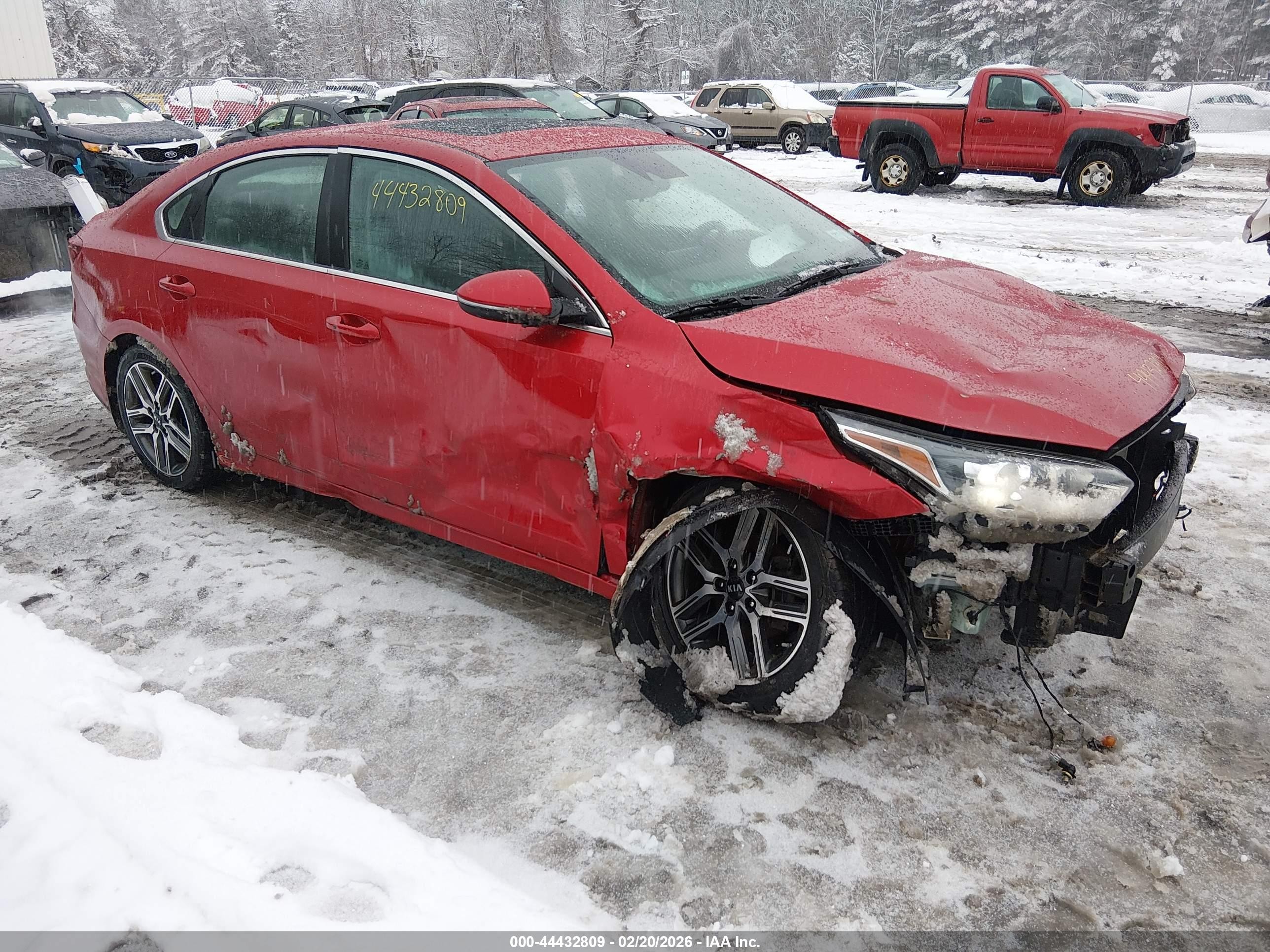 2021 Kia Forte EX, VIN 3KPF54AD5ME383242 — Front end