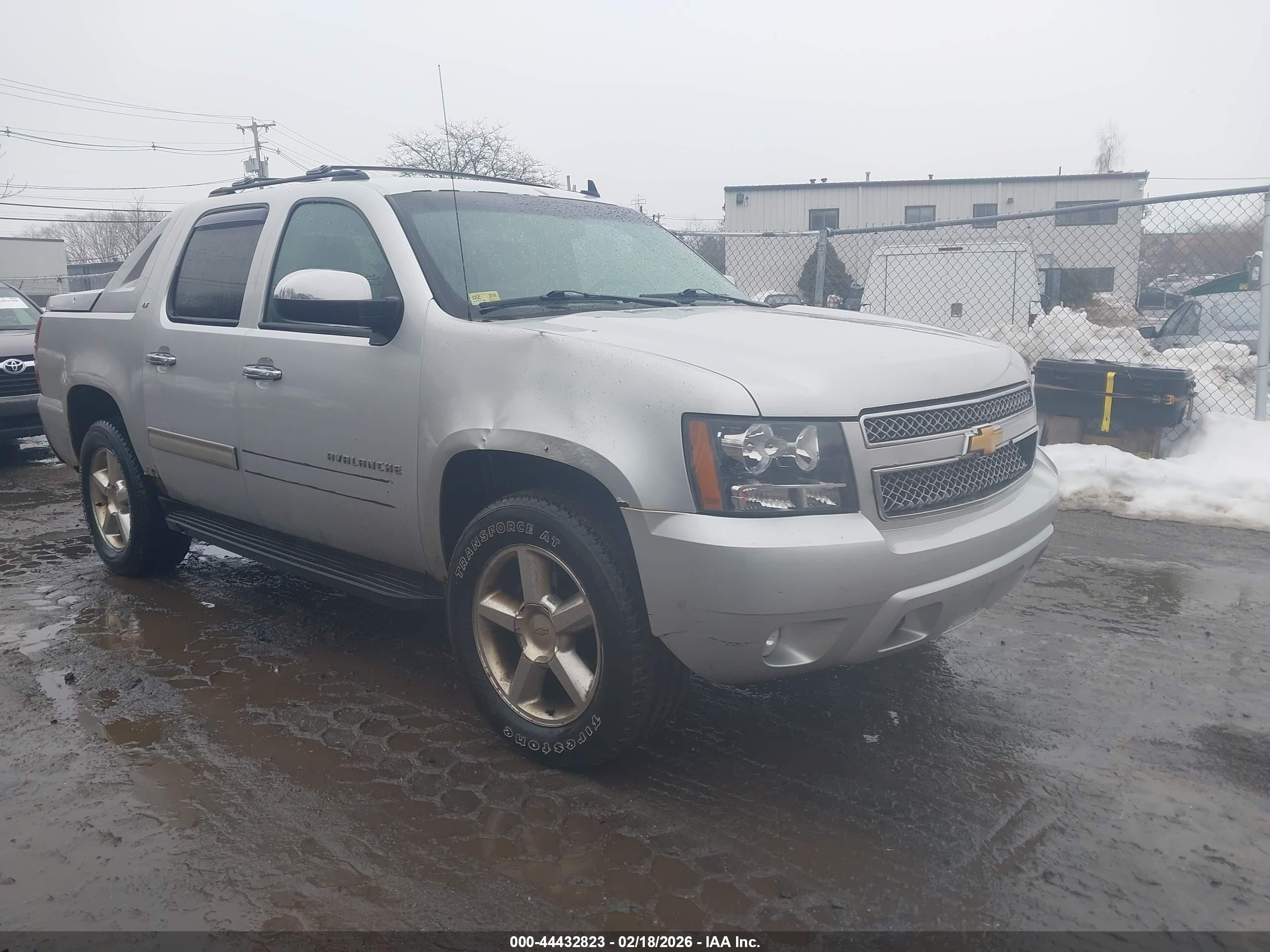 2012 Chevrolet Avalanche LT, VIN 3GNTKFE75CG272518 — Бок
