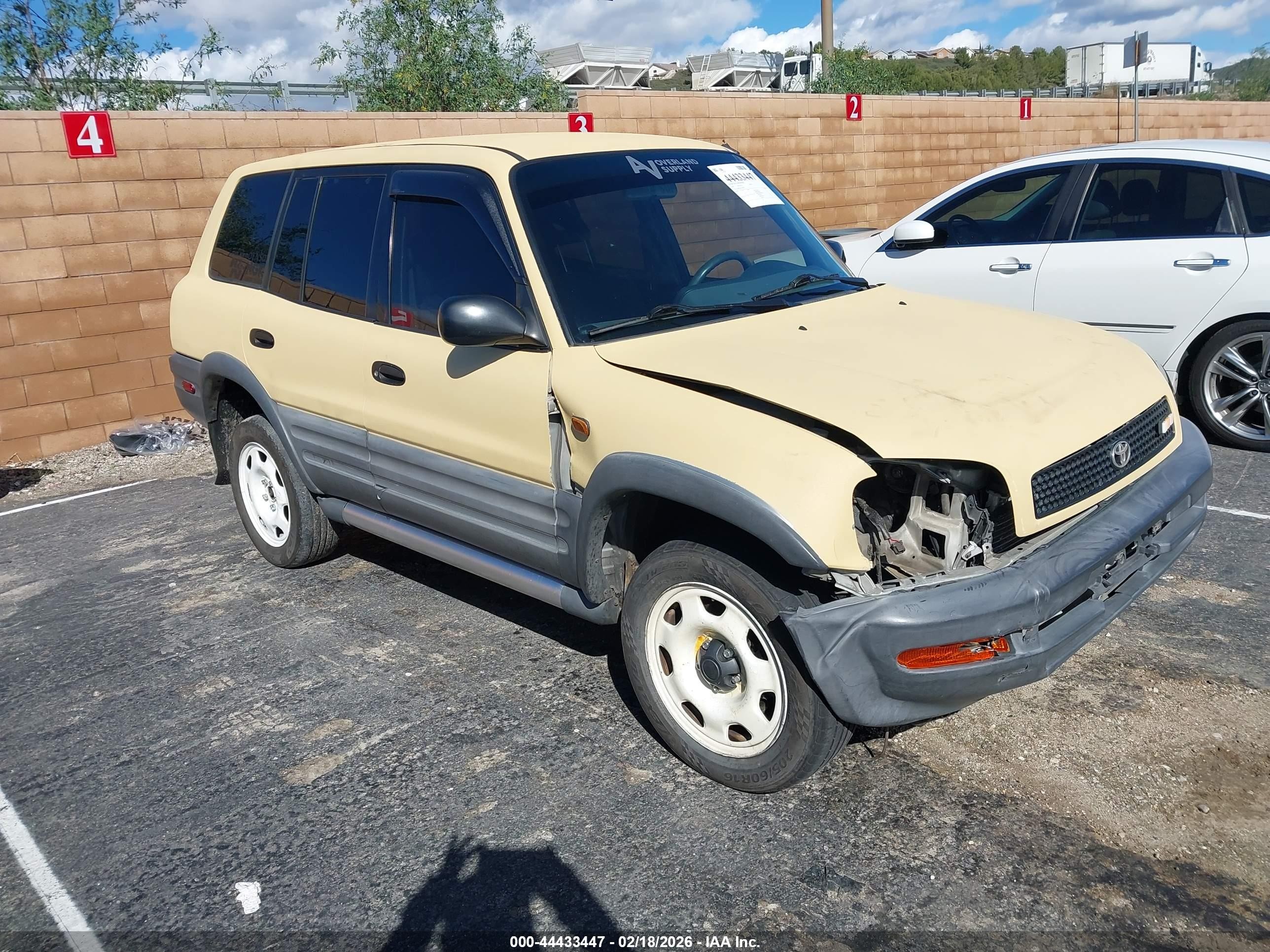 1997 Toyota RAV4, VIN JT3HP10V6V7042045 — Front end