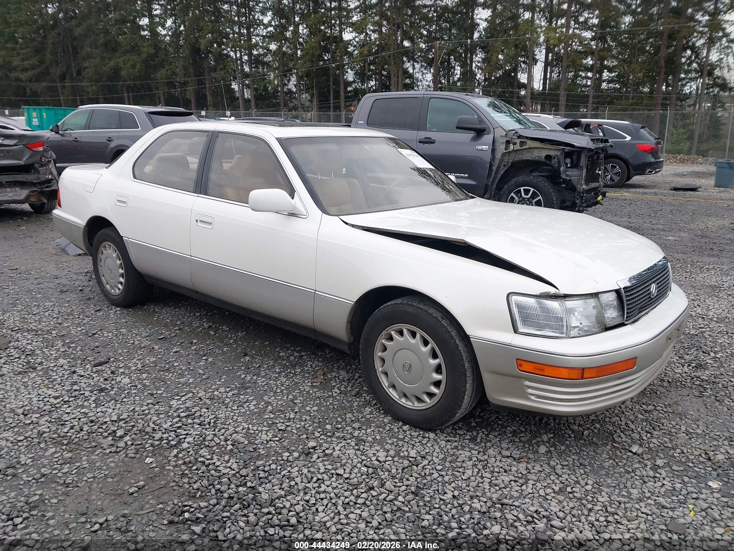 1991 Lexus LS 400, VIN JT8UF11E9M0085148 — Front end