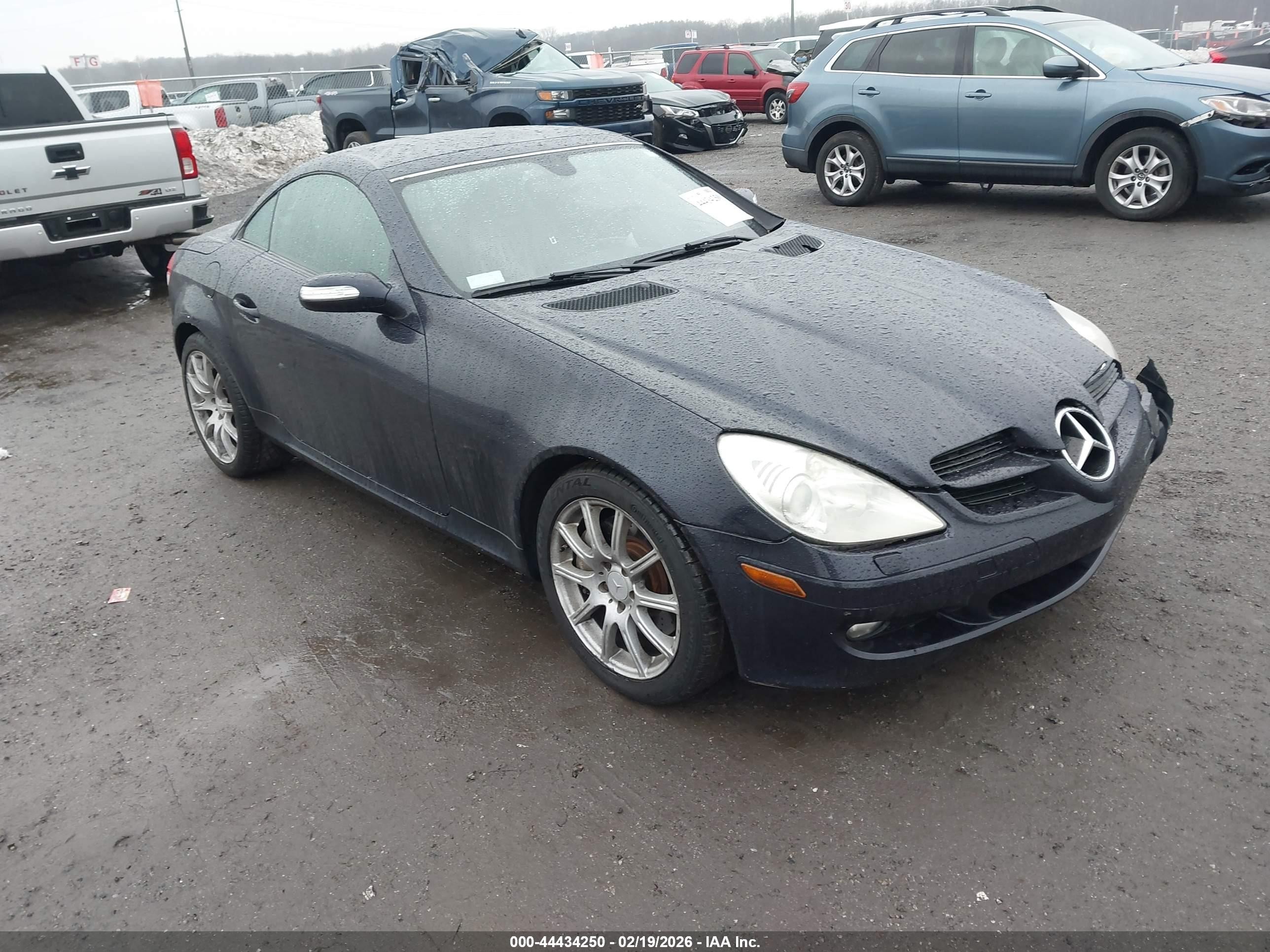 2008 Mercedes-Benz SLK 350, VIN WDBWK56F58F184291 — Front end