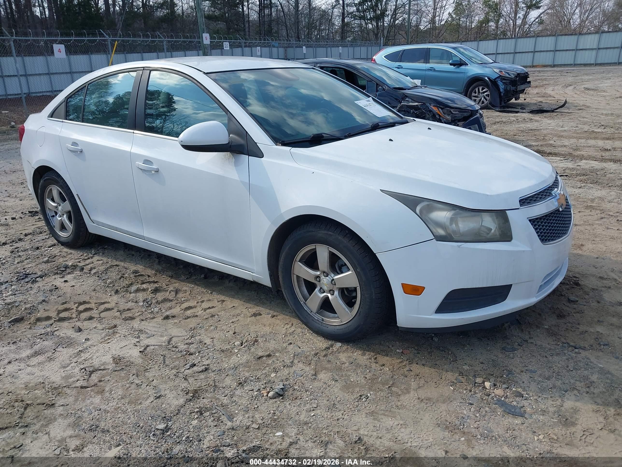 2014 Chevrolet Cruze 1LT, VIN 1G1PC5SB0E7145113 — Front end