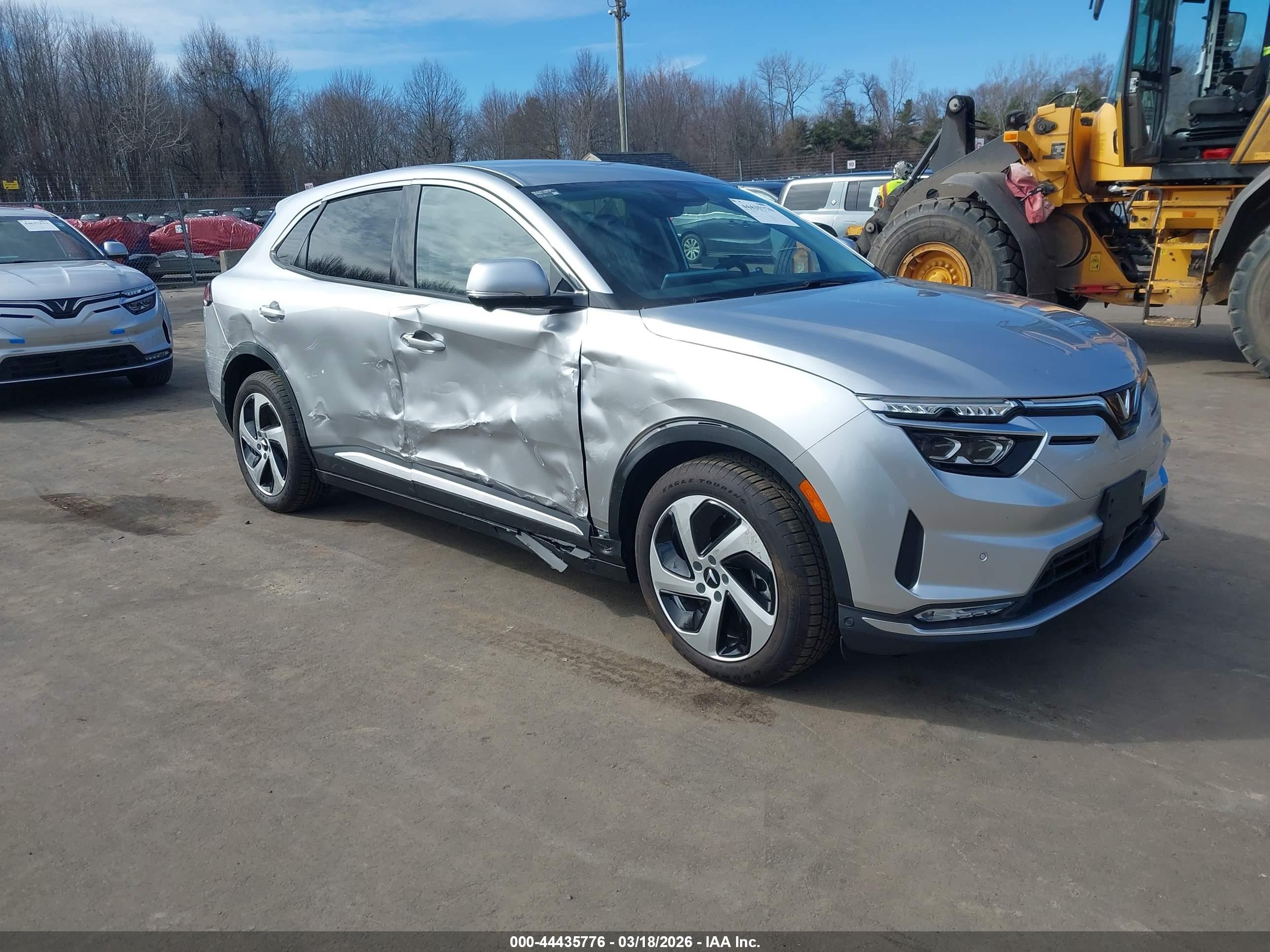 2025 VinFast VF 8 Eco, VIN RLLV1AEB1SH011411 — Side