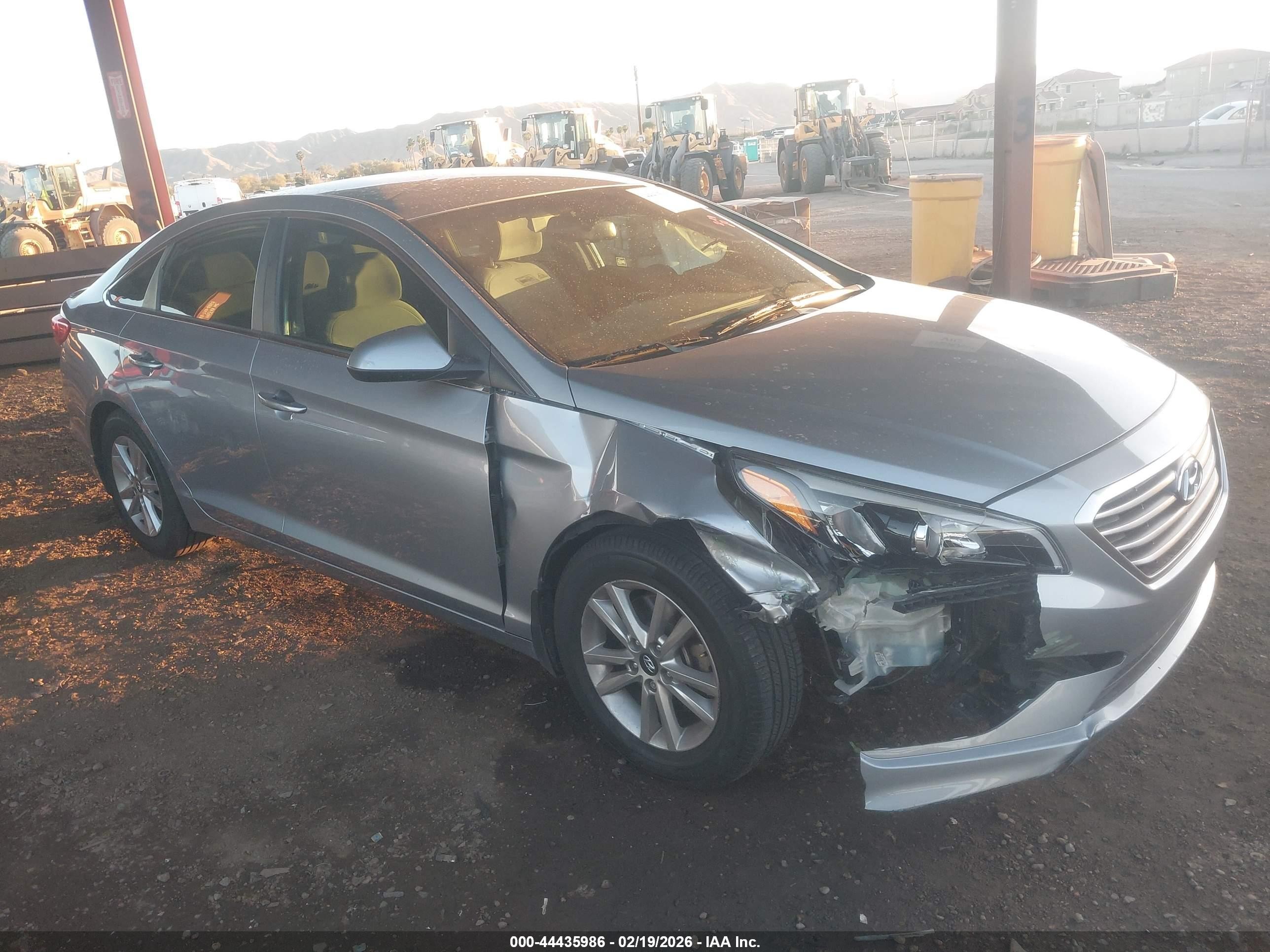2016 Hyundai Sonata SE, VIN 5NPE24AF1GH324906 — Front end