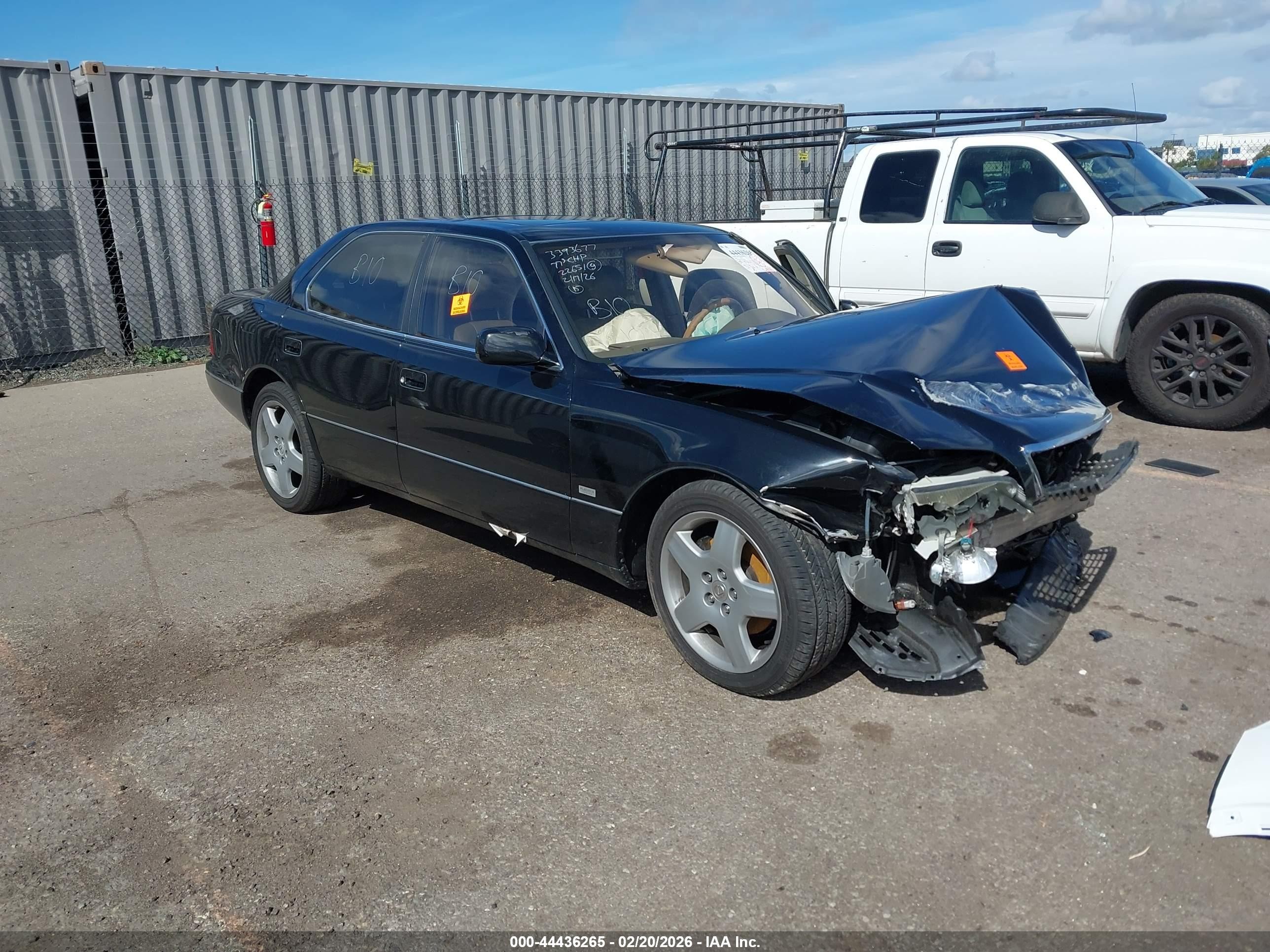 2000 Lexus LS 400, VIN JT8BH28F5Y0180575 — Front end