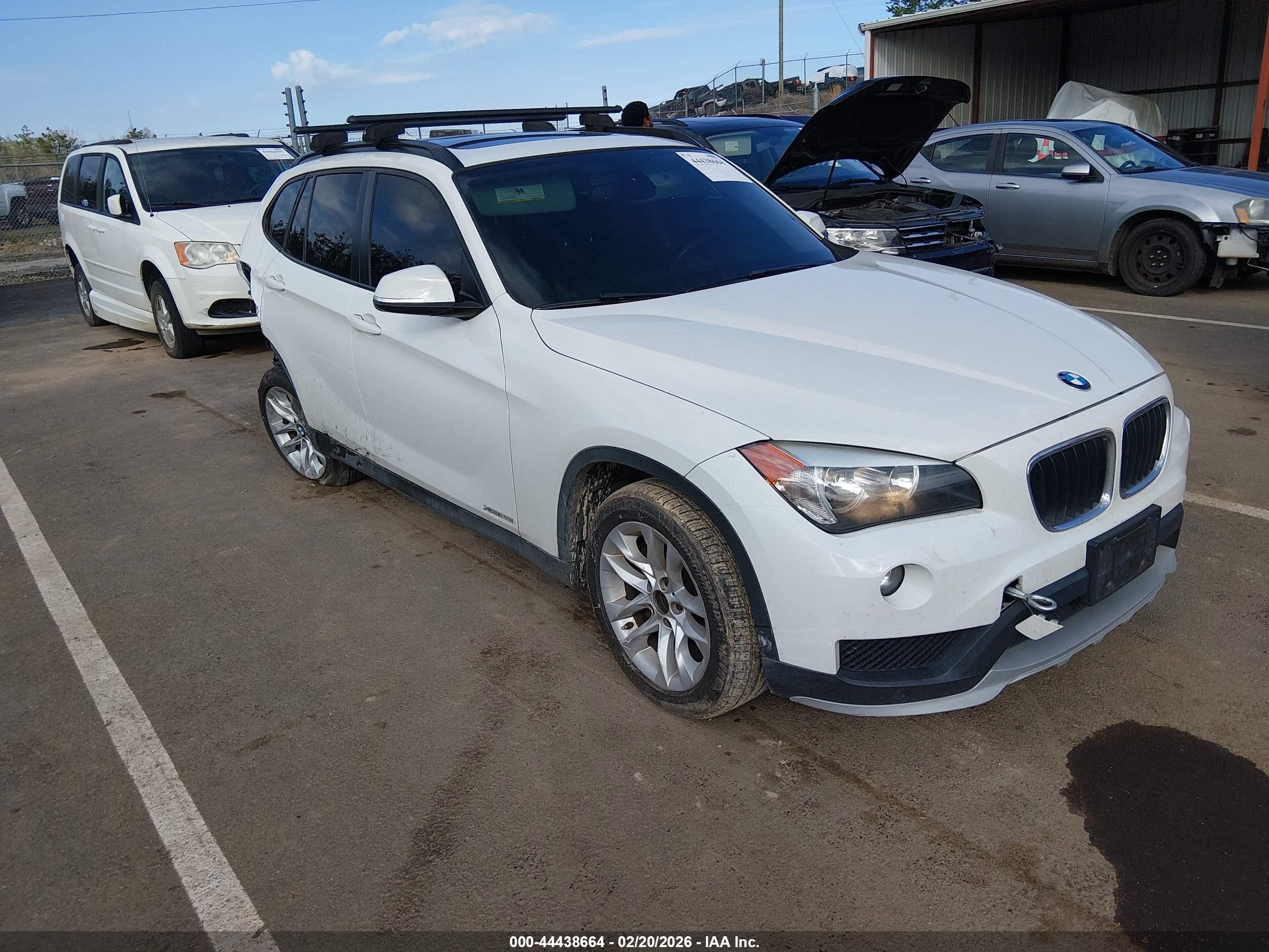2015 BMW X1 xDrive28i, VIN WBAVL1C56FVY34762 — Rear end