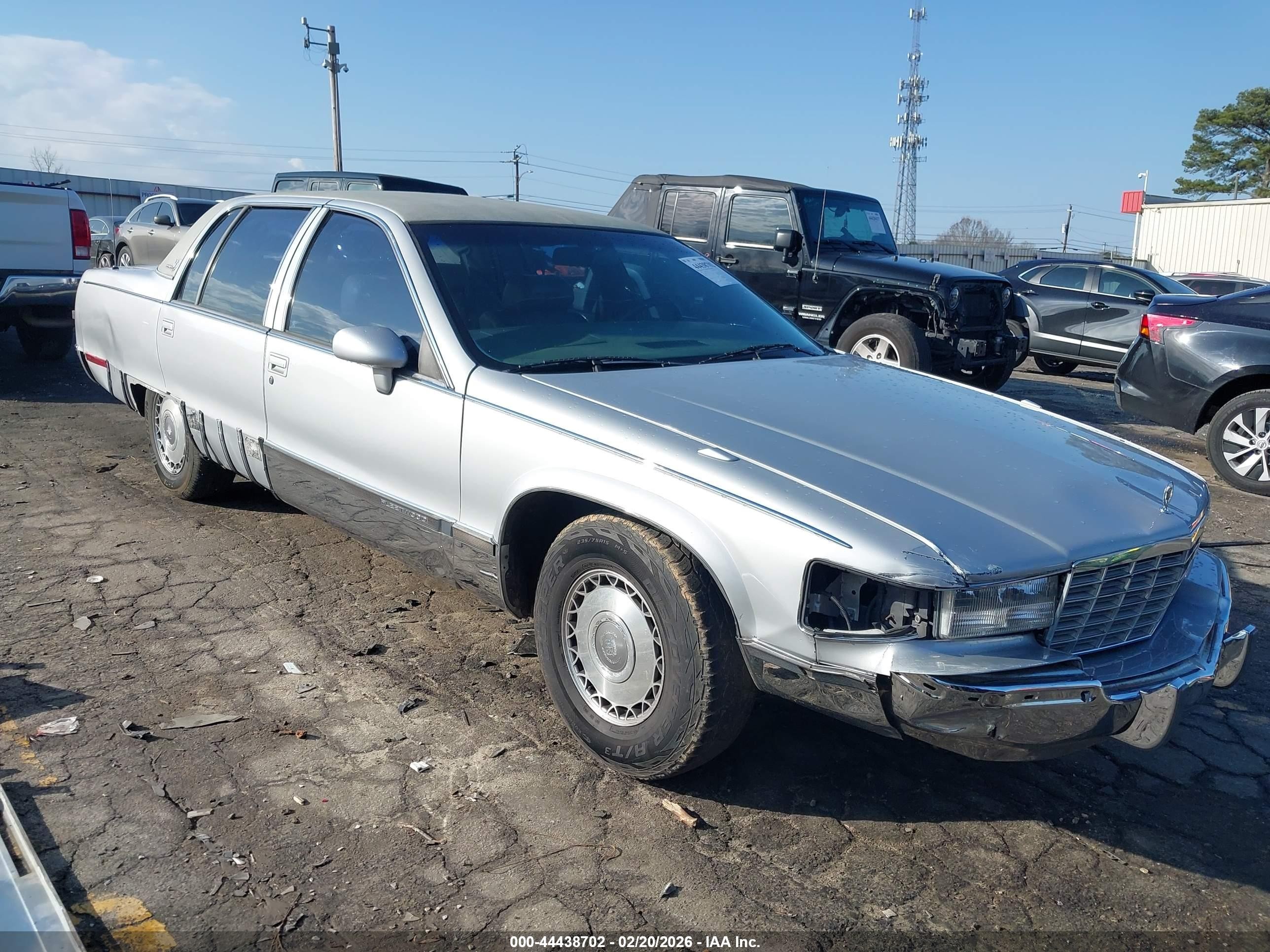 1993 Cadillac Fleetwood, VIN 1G6DW5277PR715535 — Front end