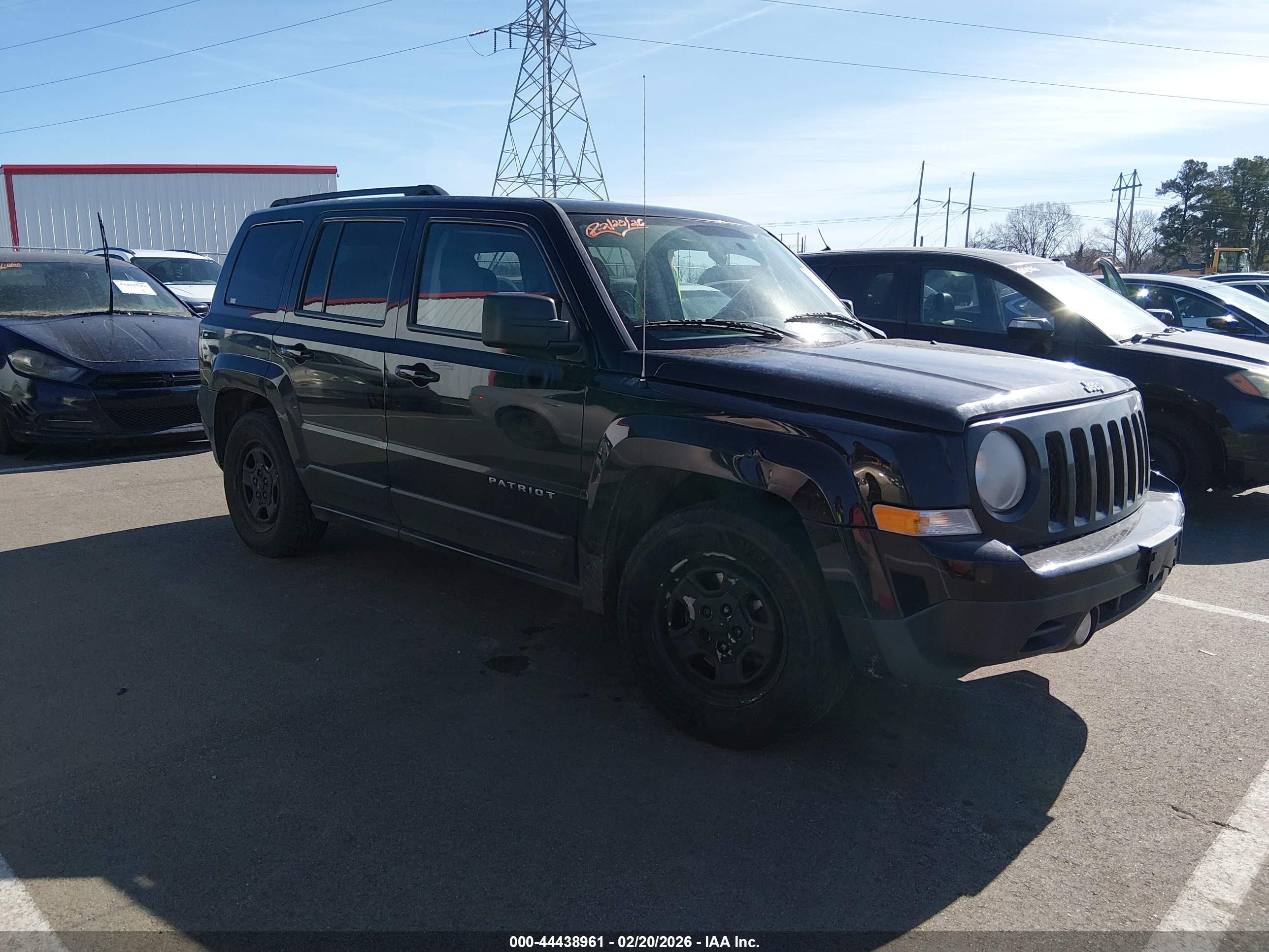 2014 Jeep Patriot Sport, VIN 1C4NJPBA9ED714646 — Front end