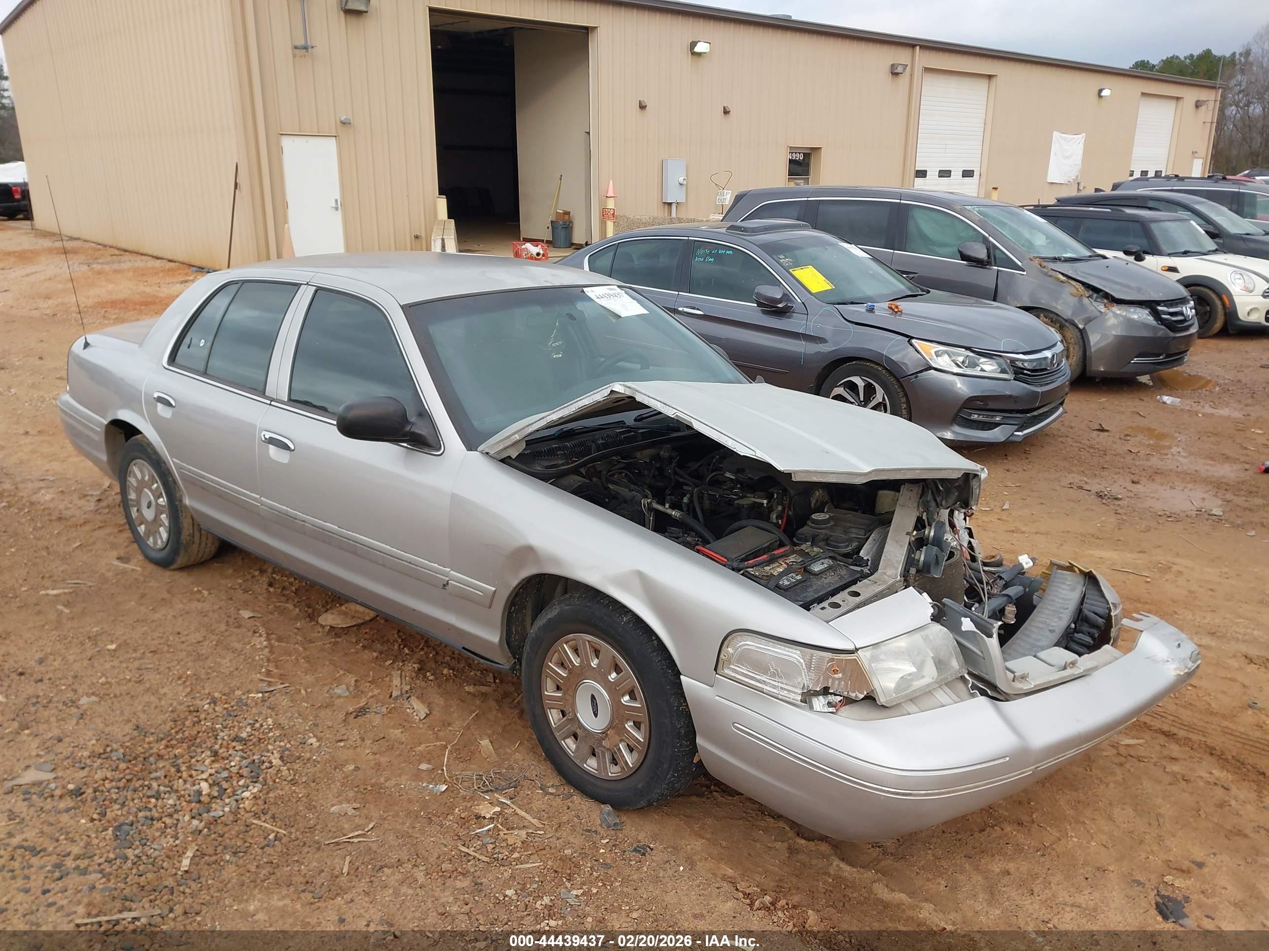 2005 Ford Police Interceptor, VIN 2FAHP71W15X179478 — Front end