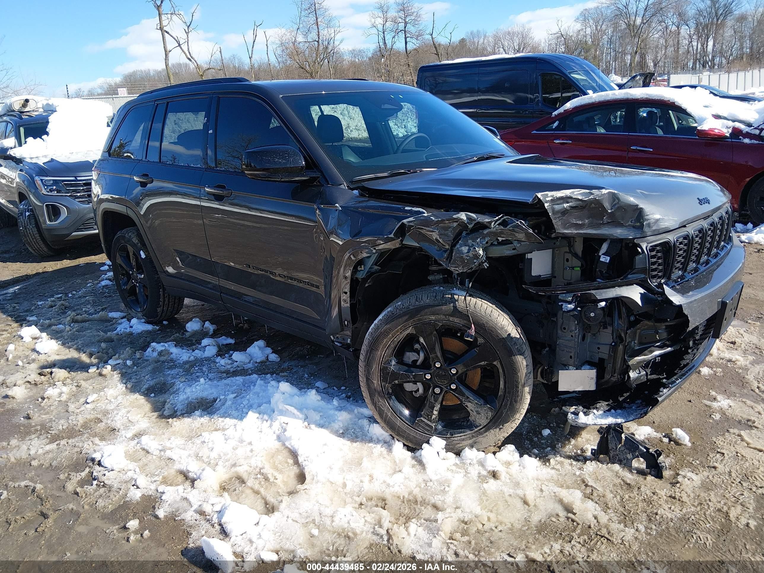 2025 Jeep Grand Cherokee Limited, VIN 1C4RJHBG9SC328757 — Front end