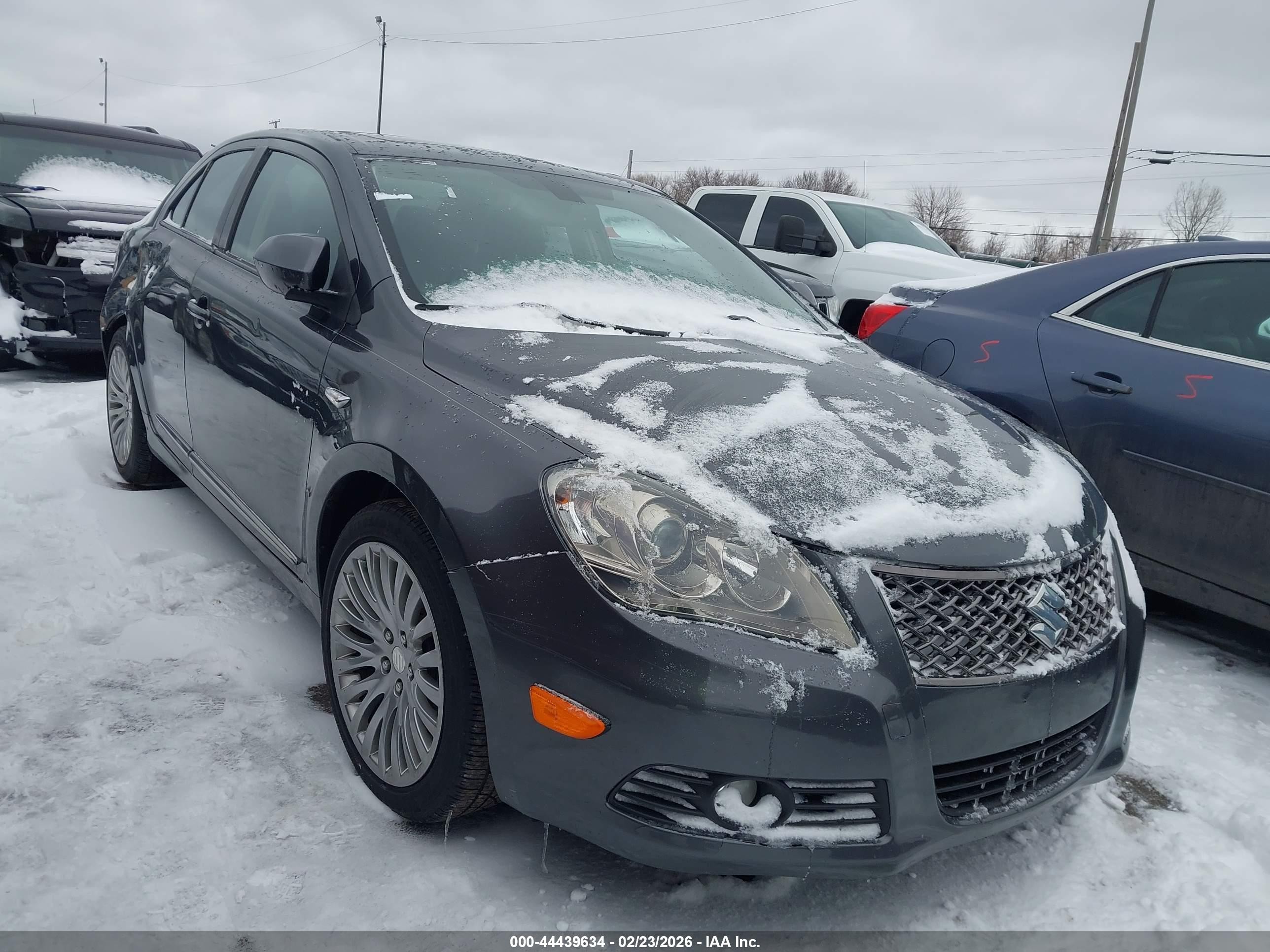 2010 Suzuki Kizashi SLS, VIN JS2RF9A70A6100478 — Rear end