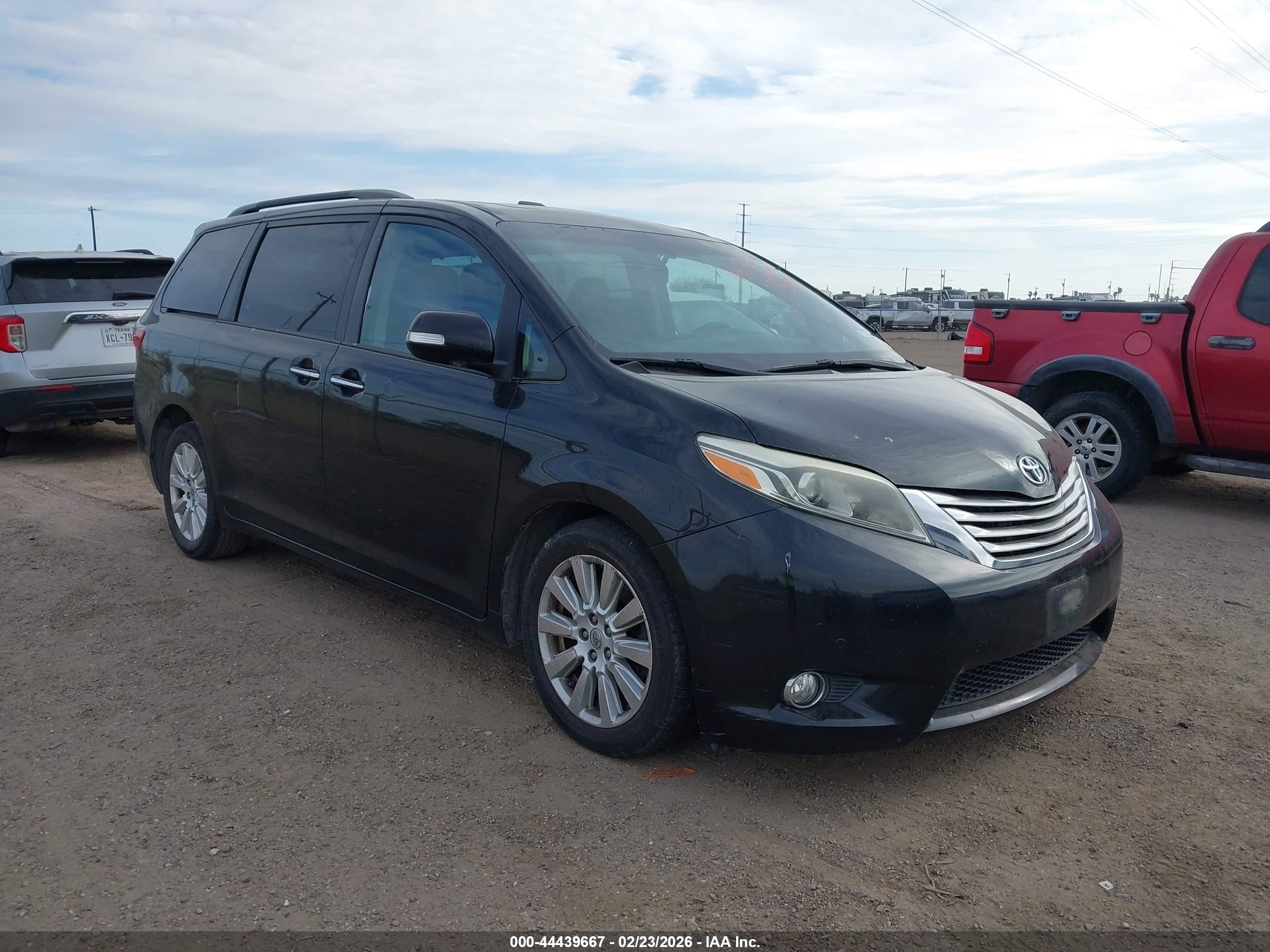 2017 Toyota Sienna XLE Premium, VIN 5TDYZ3DC5HS793819 — Side