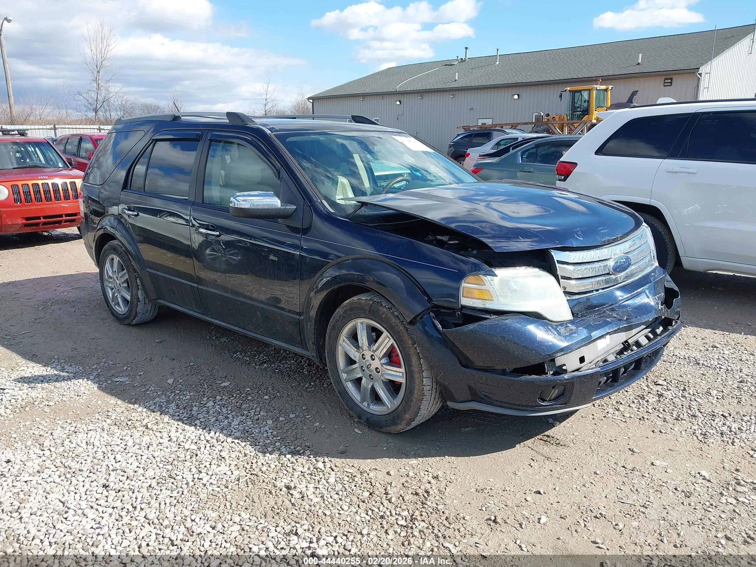 2008 Ford Taurus X Limited, VIN 1FMDK06W68GA32201 — Front end