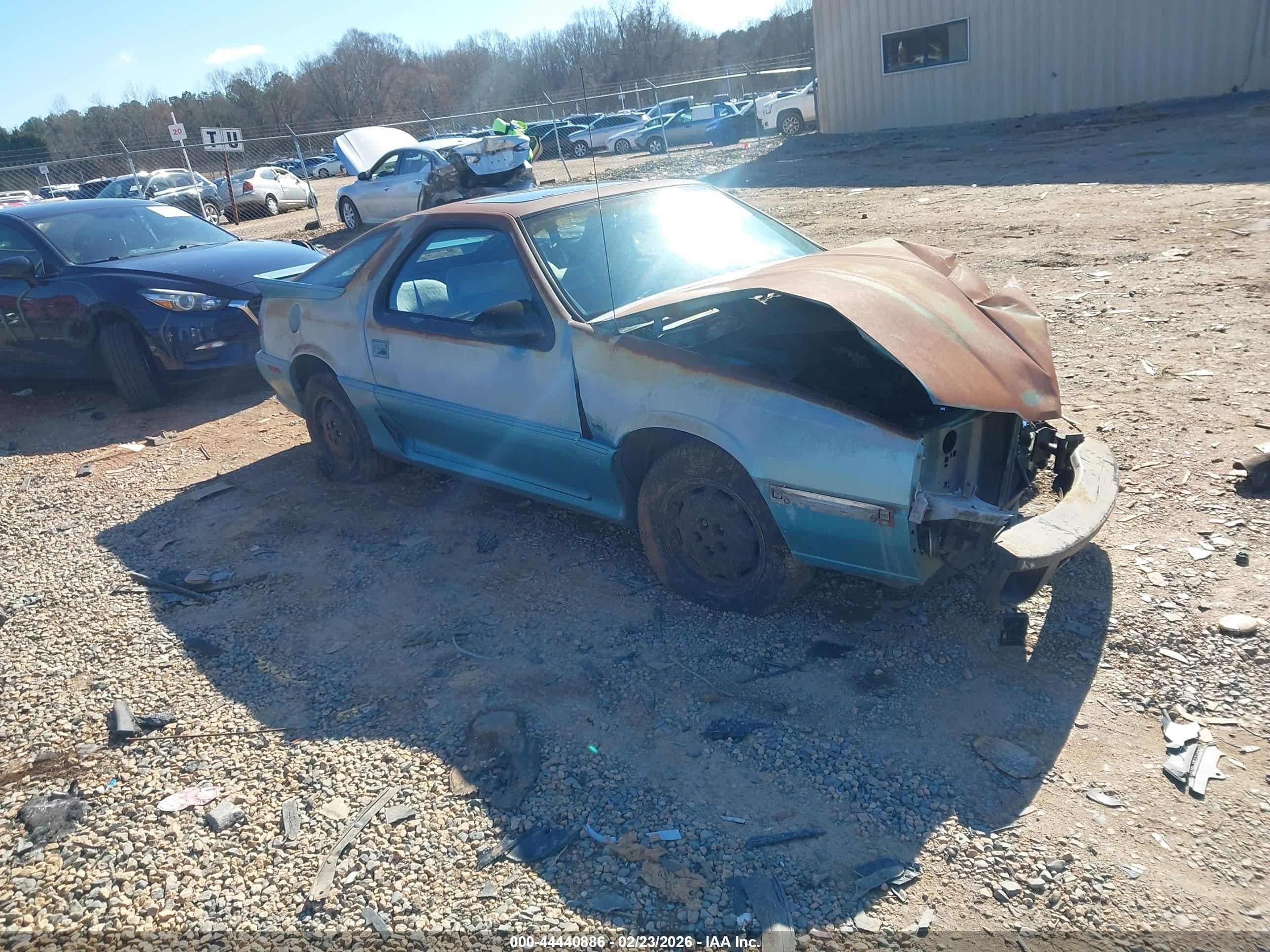 1992 Dodge Daytona, VIN 1B3XW4431NN177872 — Front end