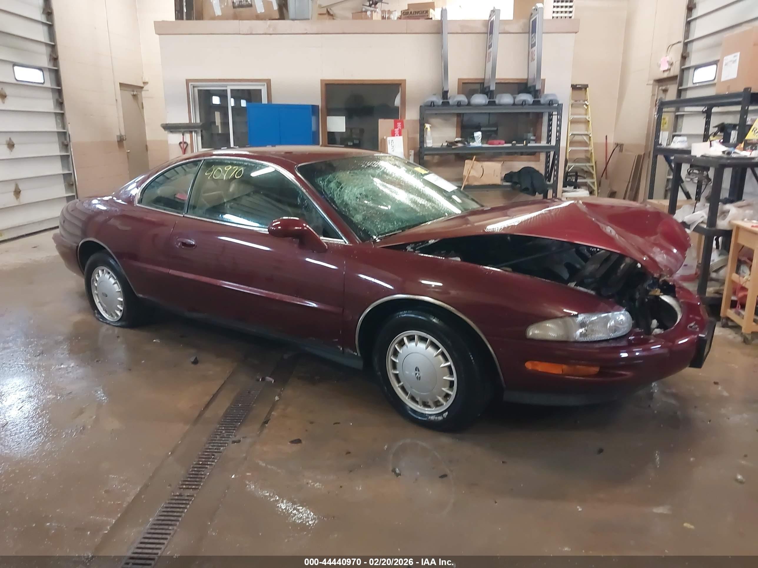 1997 Buick Riviera, VIN 1G4GD22K4V4715985 — Front end