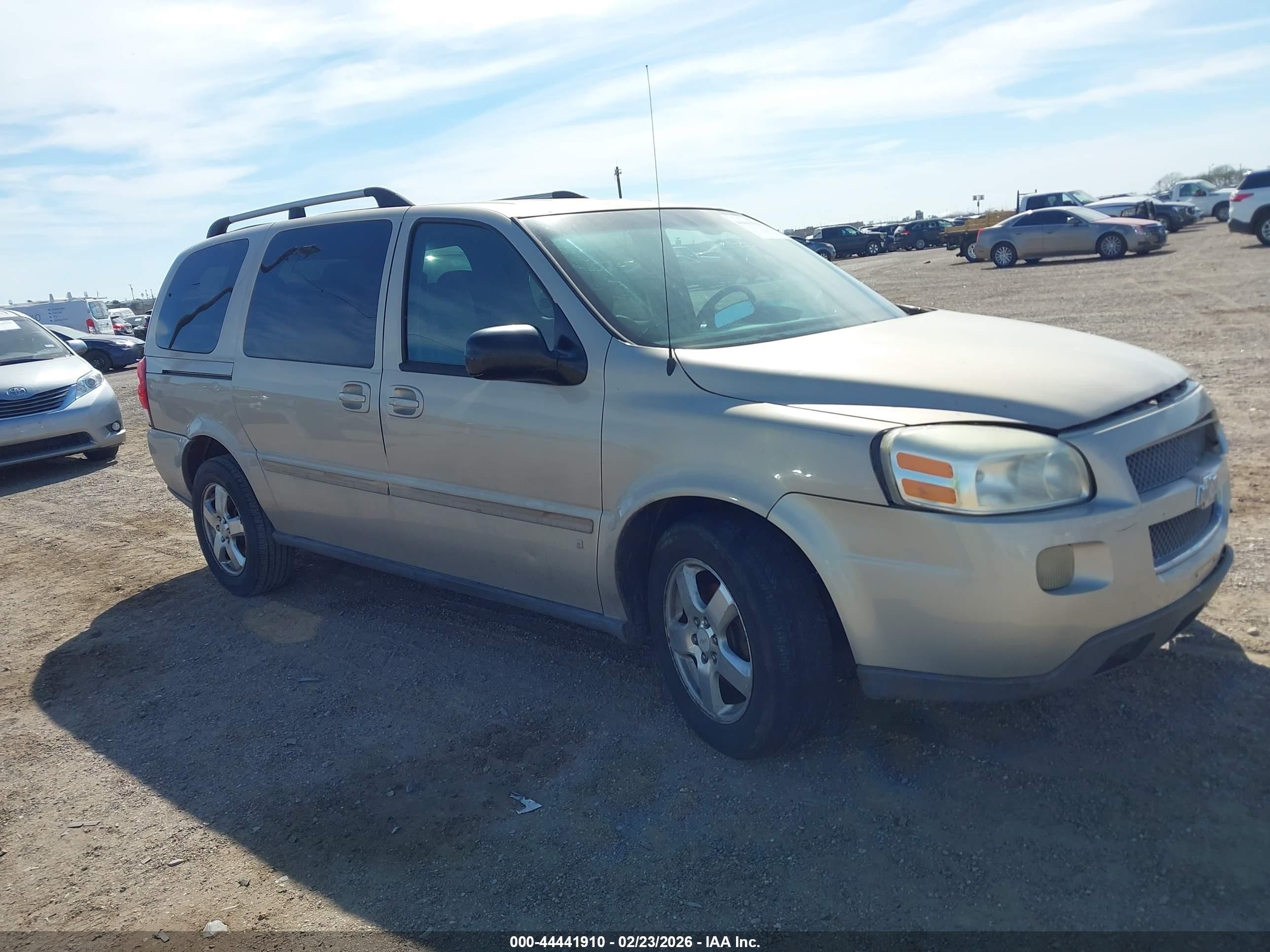2007 Chevrolet Uplander 2LT, VIN 1GNDV33117D210111 — Front end