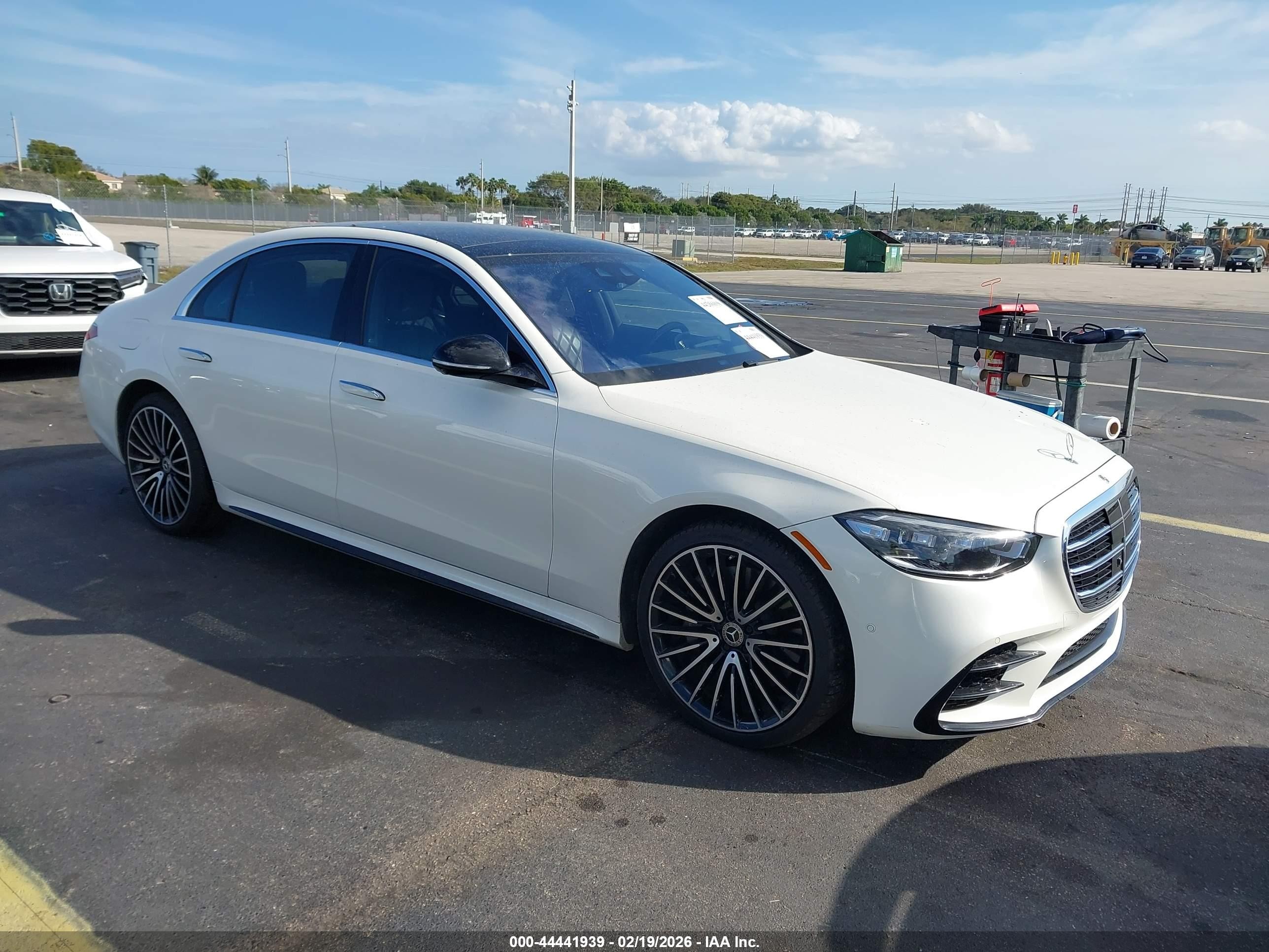 2022 Mercedes-Benz S 580, VIN W1K6G7GB6NA107888 — Undercarriage
