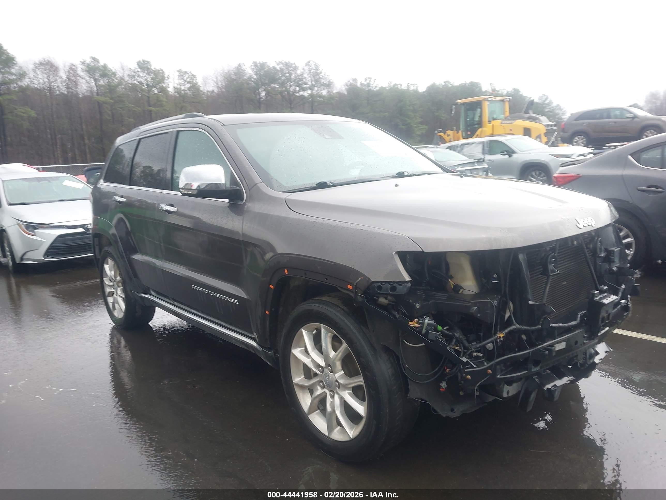 2015 Jeep Grand Cherokee Summit, VIN 1C4RJFJG5FC726558 — Перед