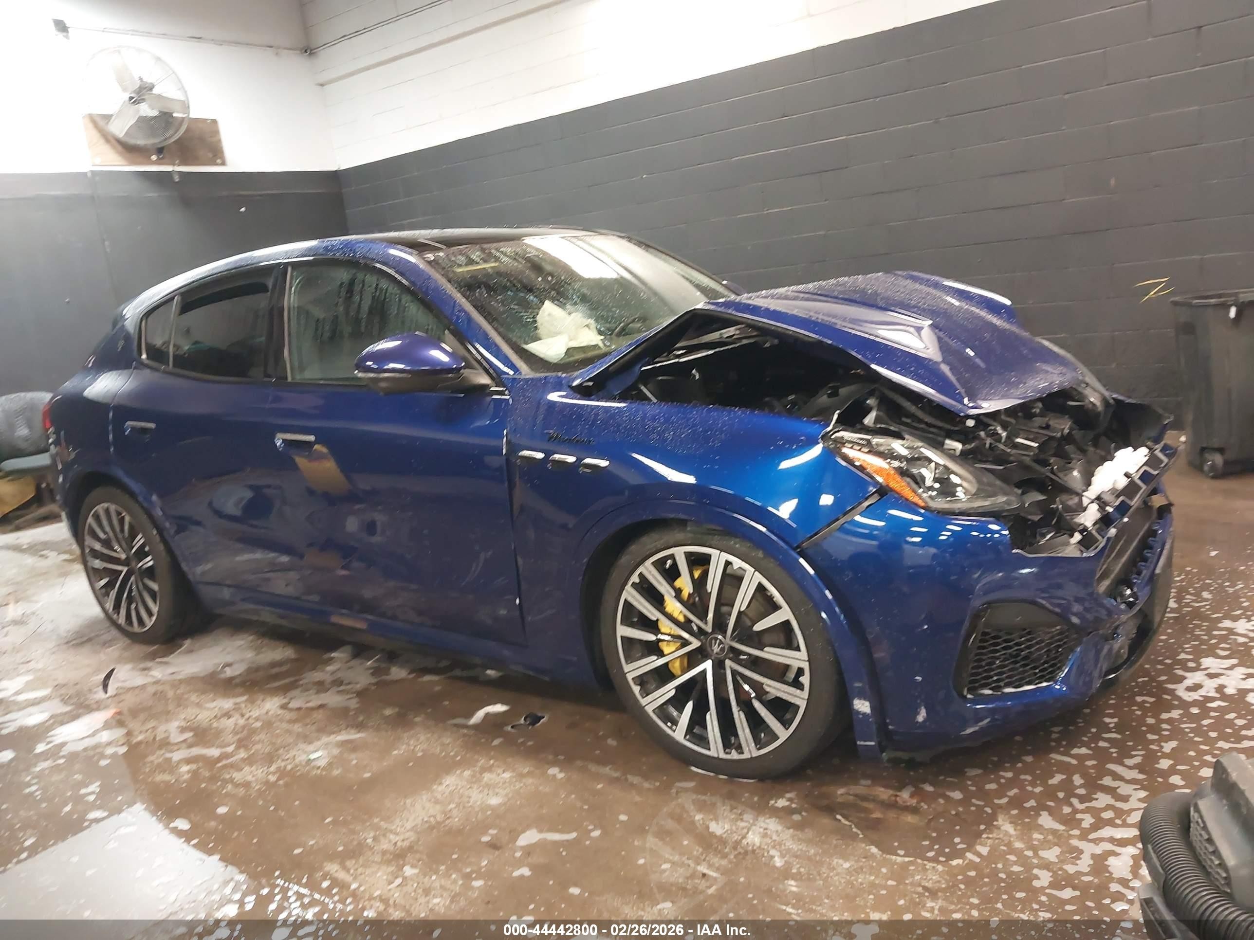 2023 Maserati Grecale Modena, VIN ZN682AVM0P7413082 — Front end