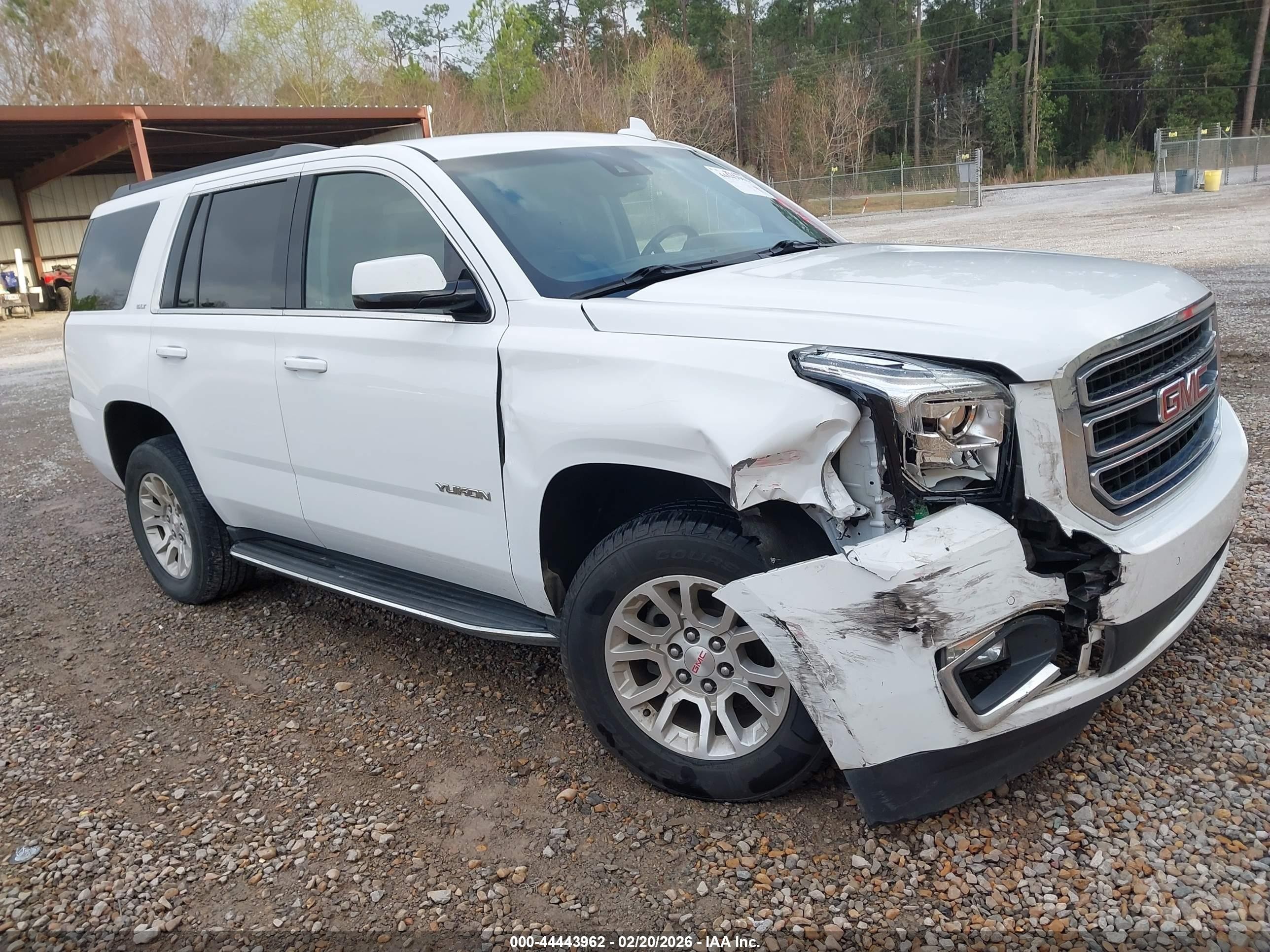 2017 GMC Yukon SLT, VIN 1GKS2BKC4HR382955 — Front end