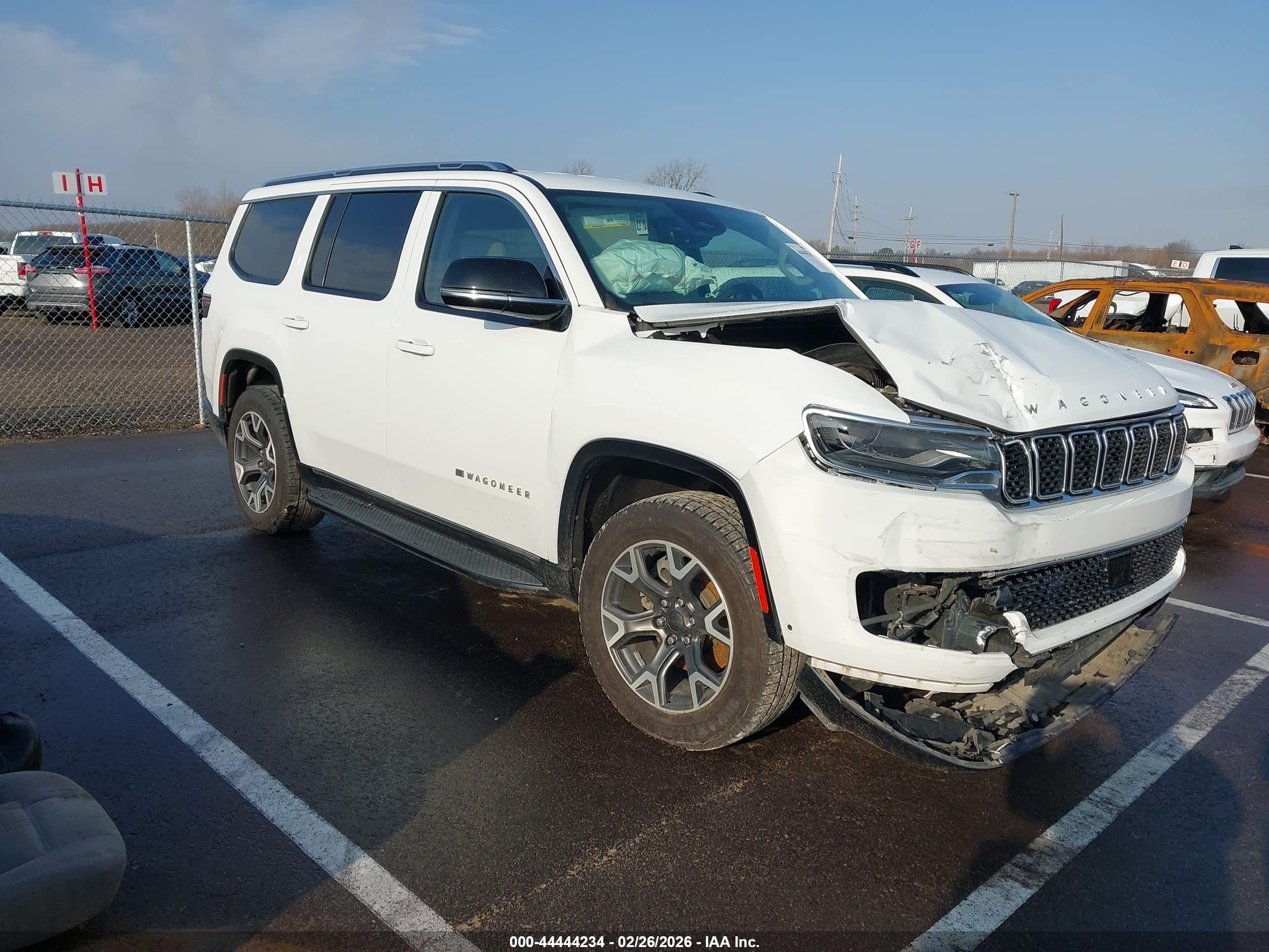 2023 Jeep Wagoneer Series III, VIN 1C4SJUDP5PS505826 — Перед
