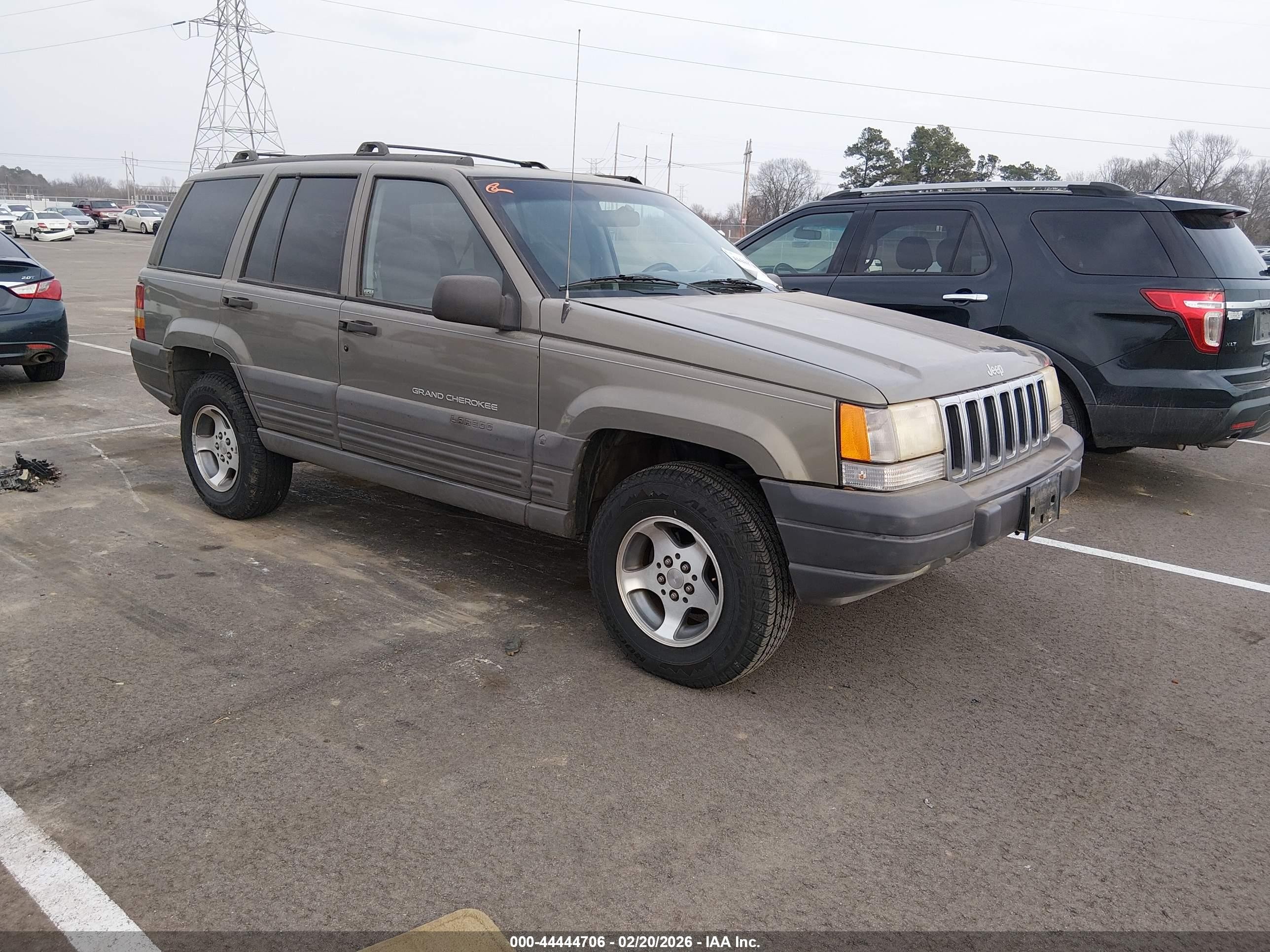 1996 Jeep Grand Cherokee Laredo, VIN 1J4EX58S7TC128236 — Normal wear