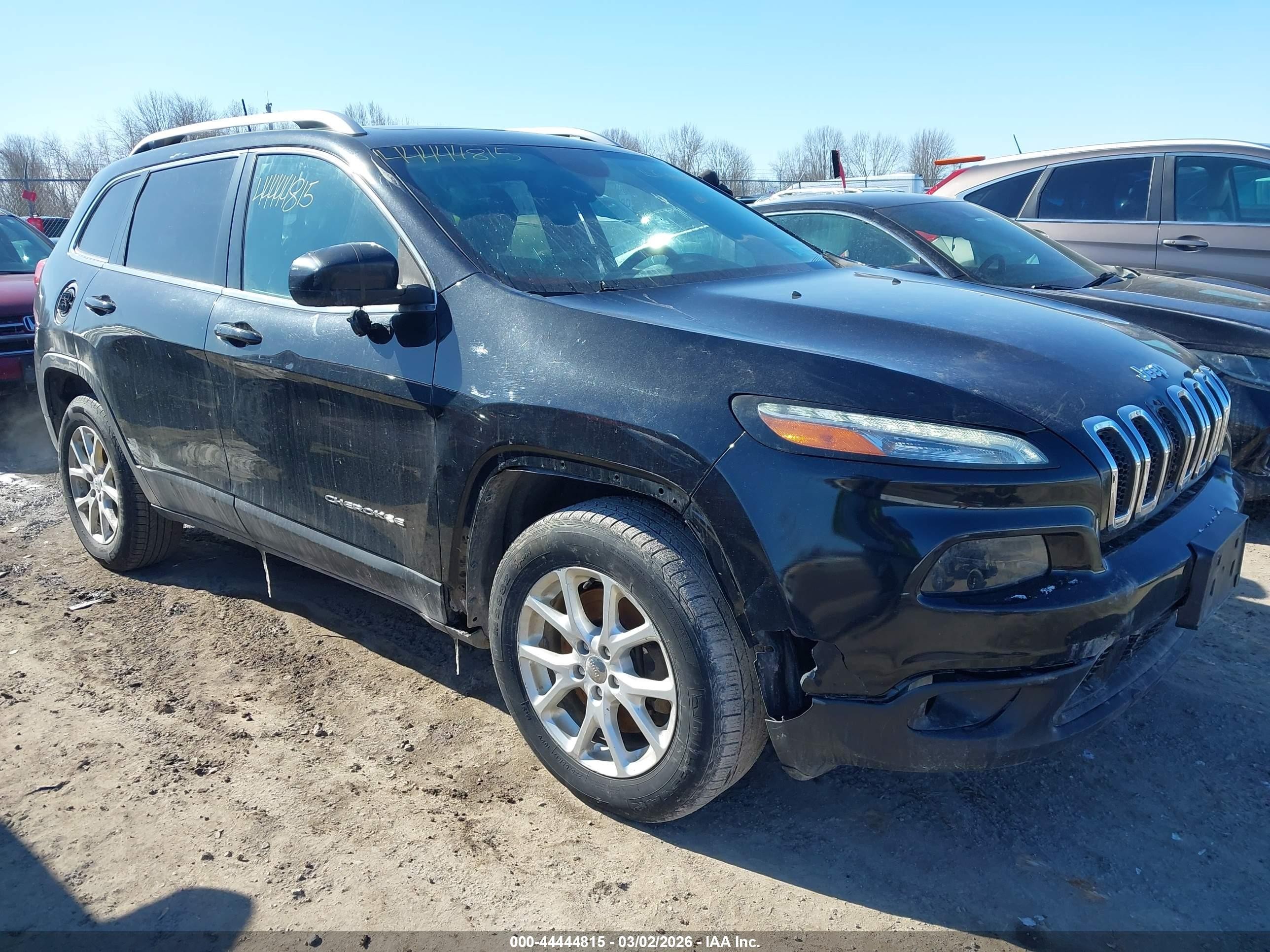 2016 Jeep Cherokee Latitude, VIN 1C4PJMCBXGW286592 — Side